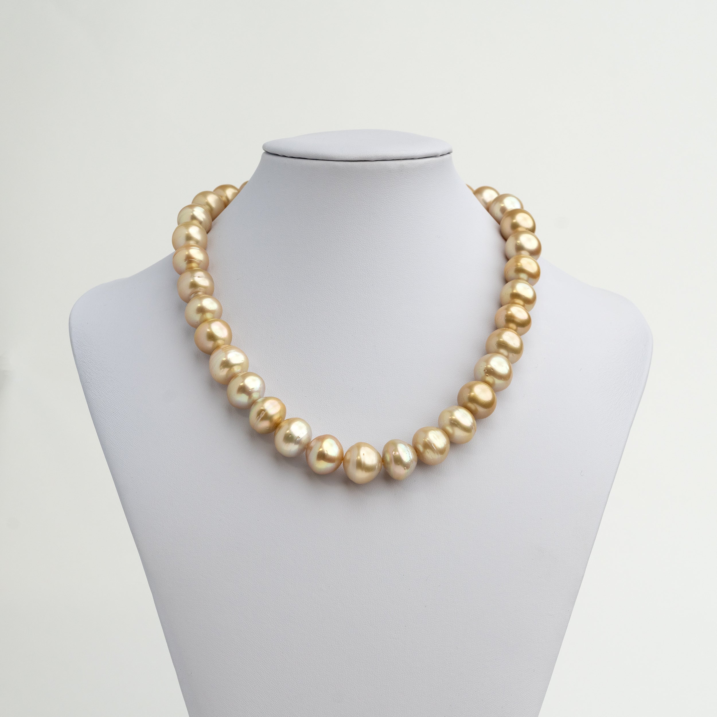 Collar de perlas australianas cultivadas naturales del mar del sur de la variedad dorada