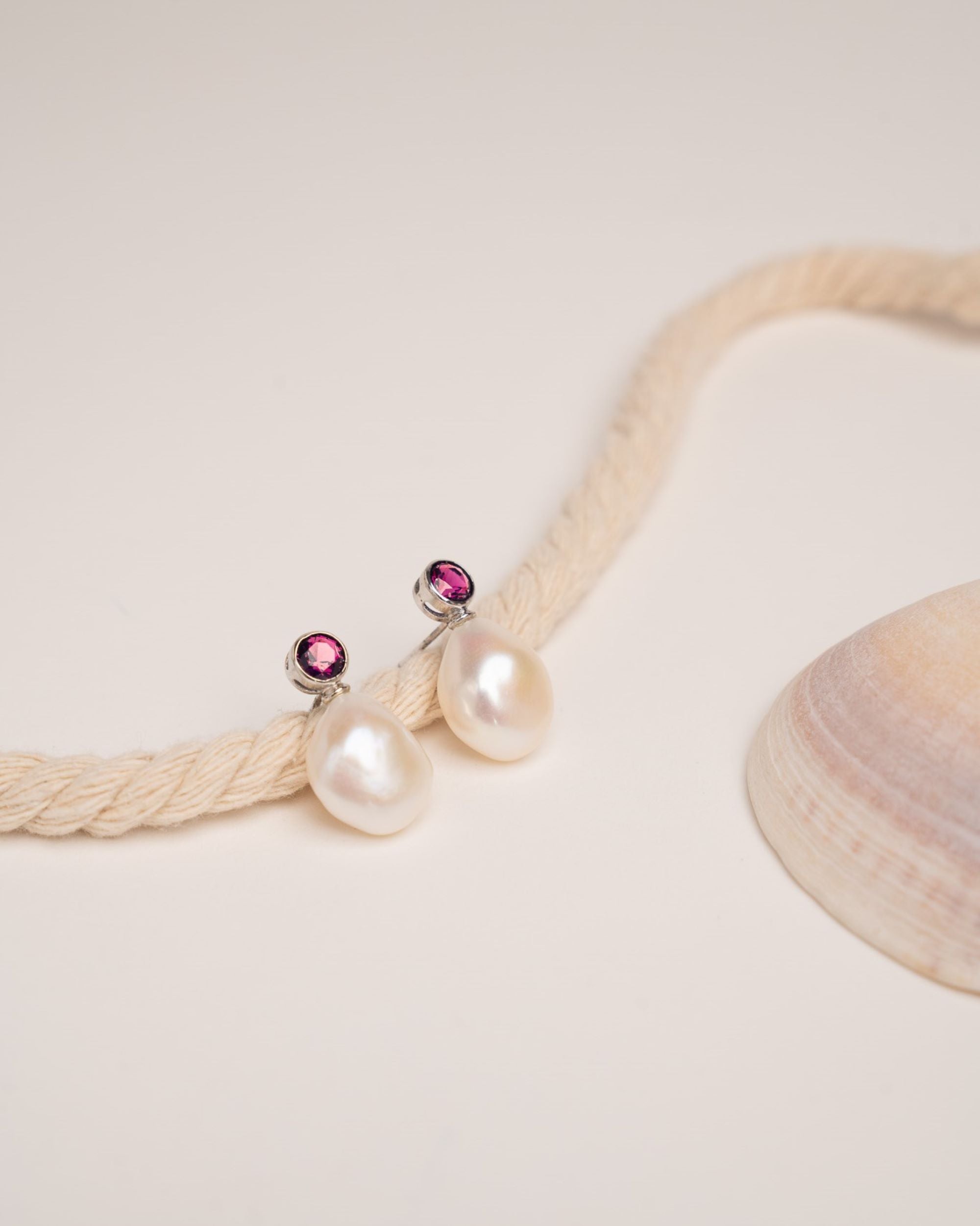 Pendientes de Perlas Barrocas con Circonitas Rubí Secret & You