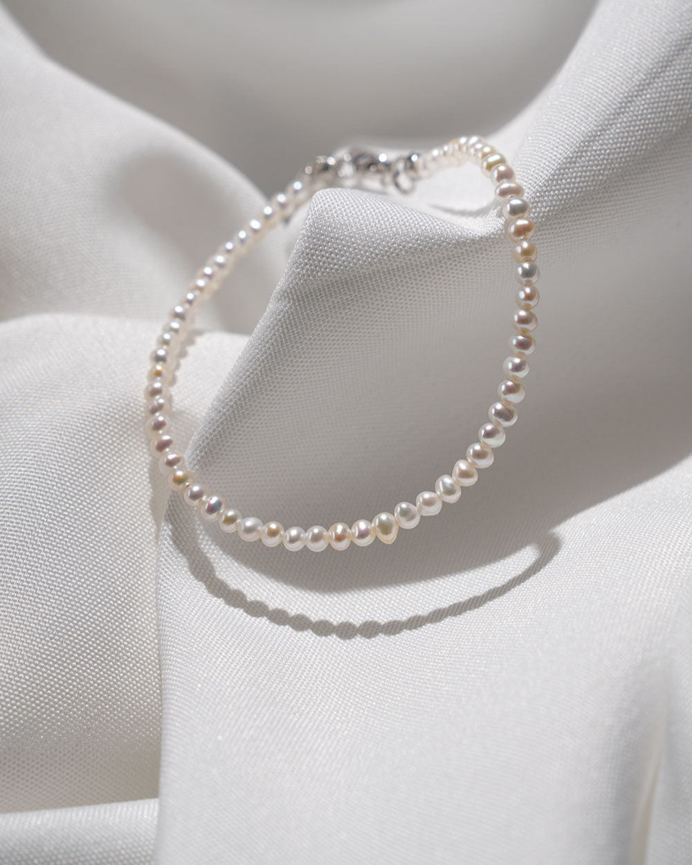 Pulsera de perlas cultivadas de agua dulce pequeñas de 3-4 mm redondas