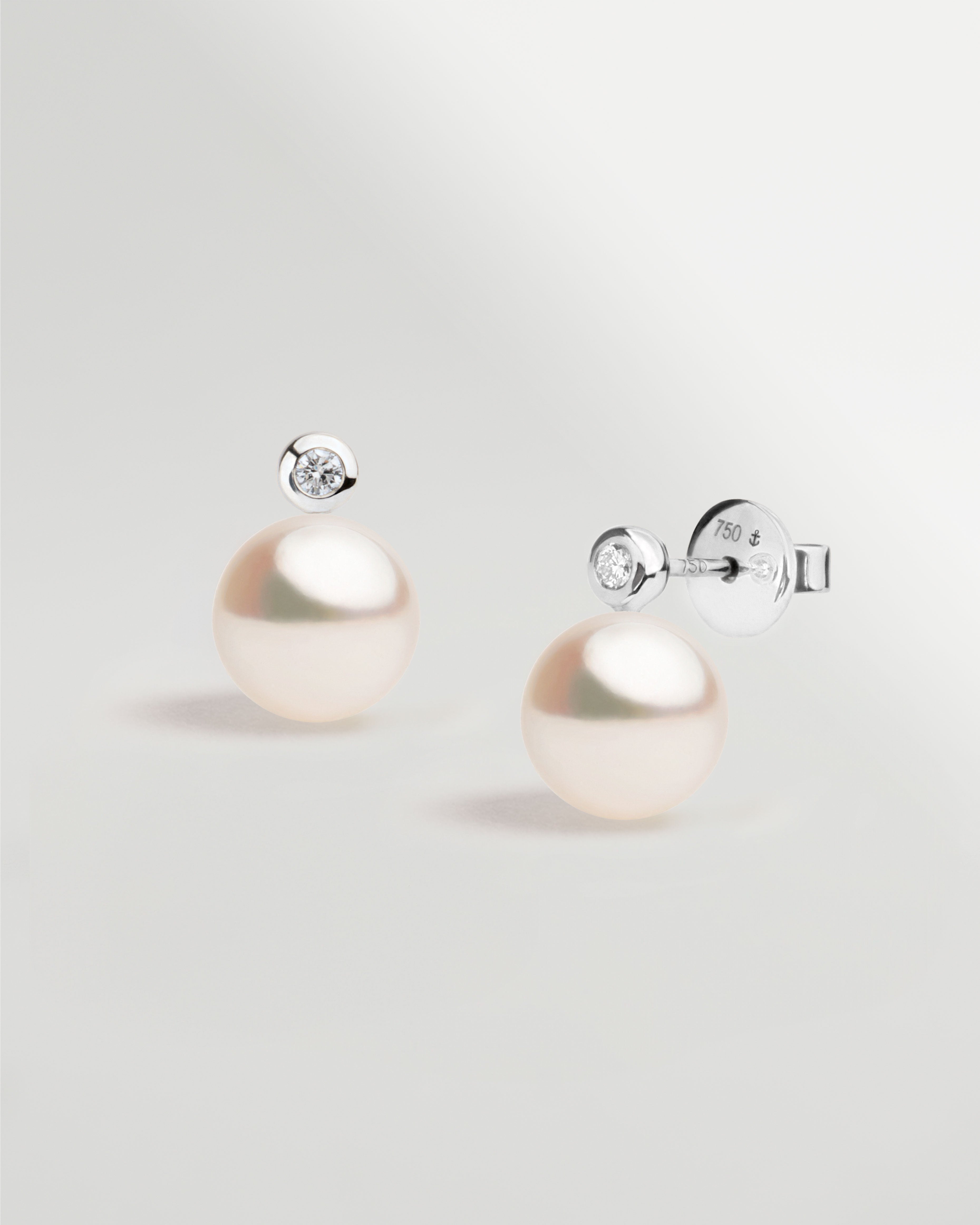 Pendientes Lyra con Perlas Akoya y Diamantes Redondos en Oro Blanco | 7,5 - 8 mm