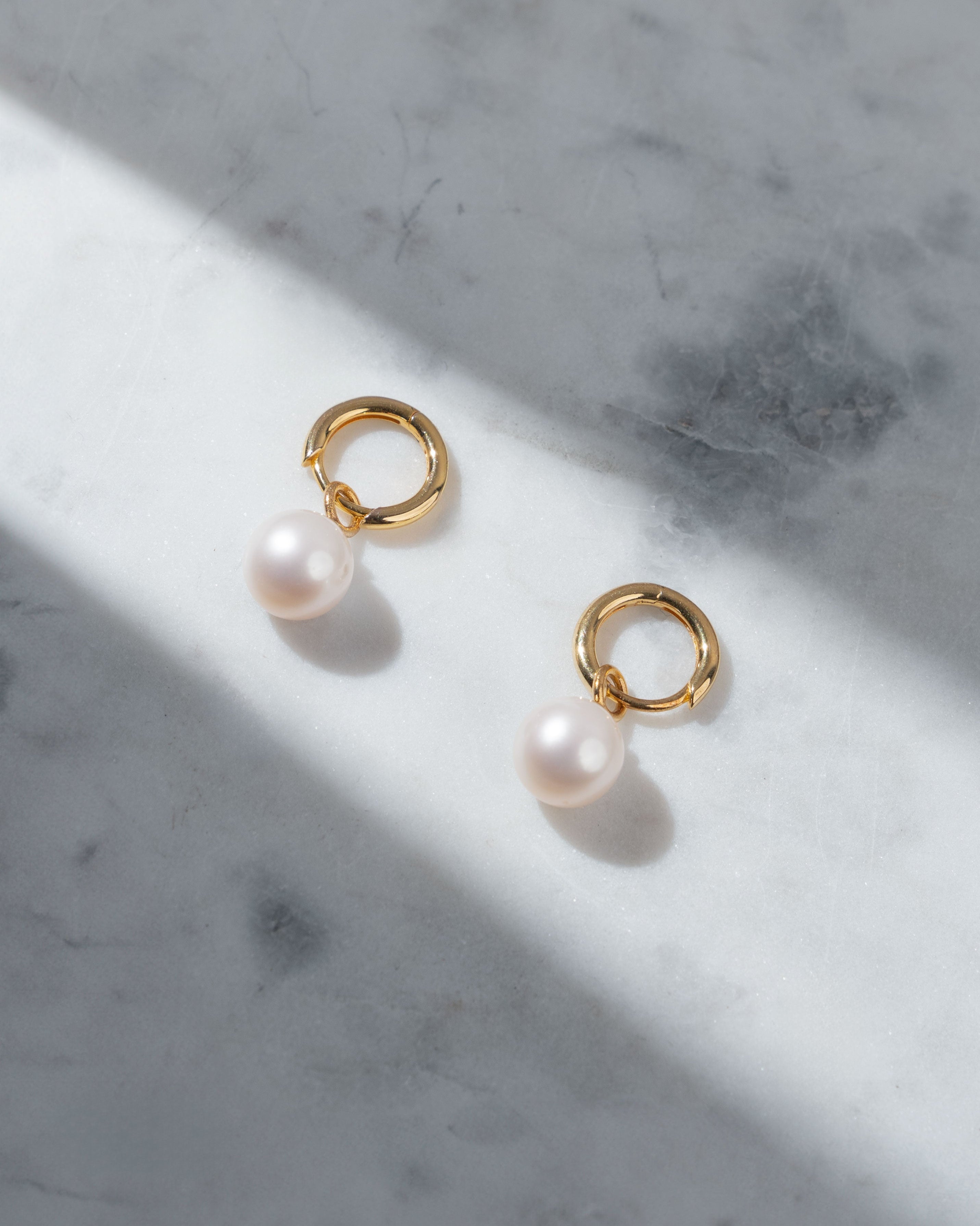 Aros de oro 18k con perla redonda secret & you