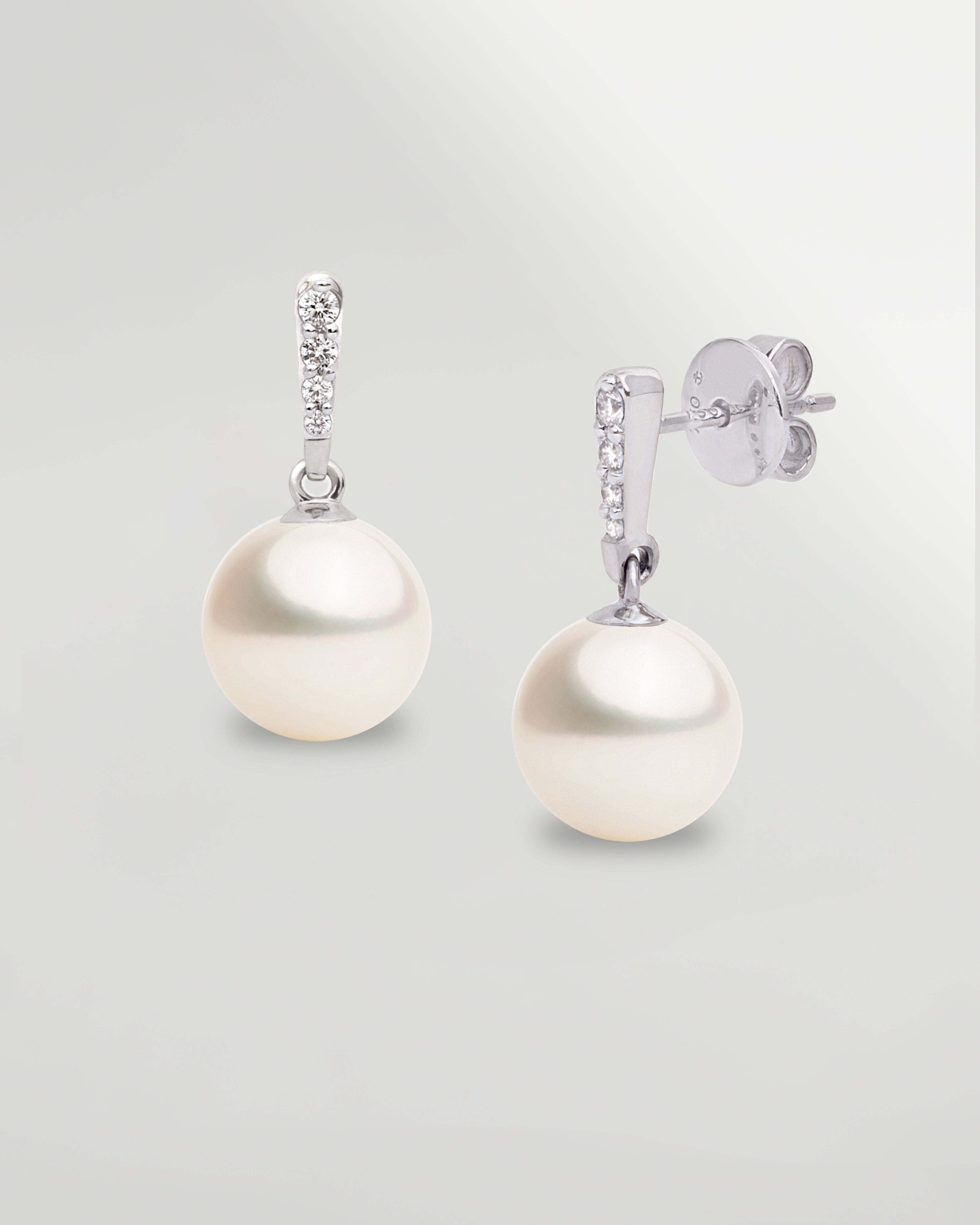 Pendientes Alyssa con Perlas Agua dulce y Diamantes en Oro Blanco | 9- 10 mm