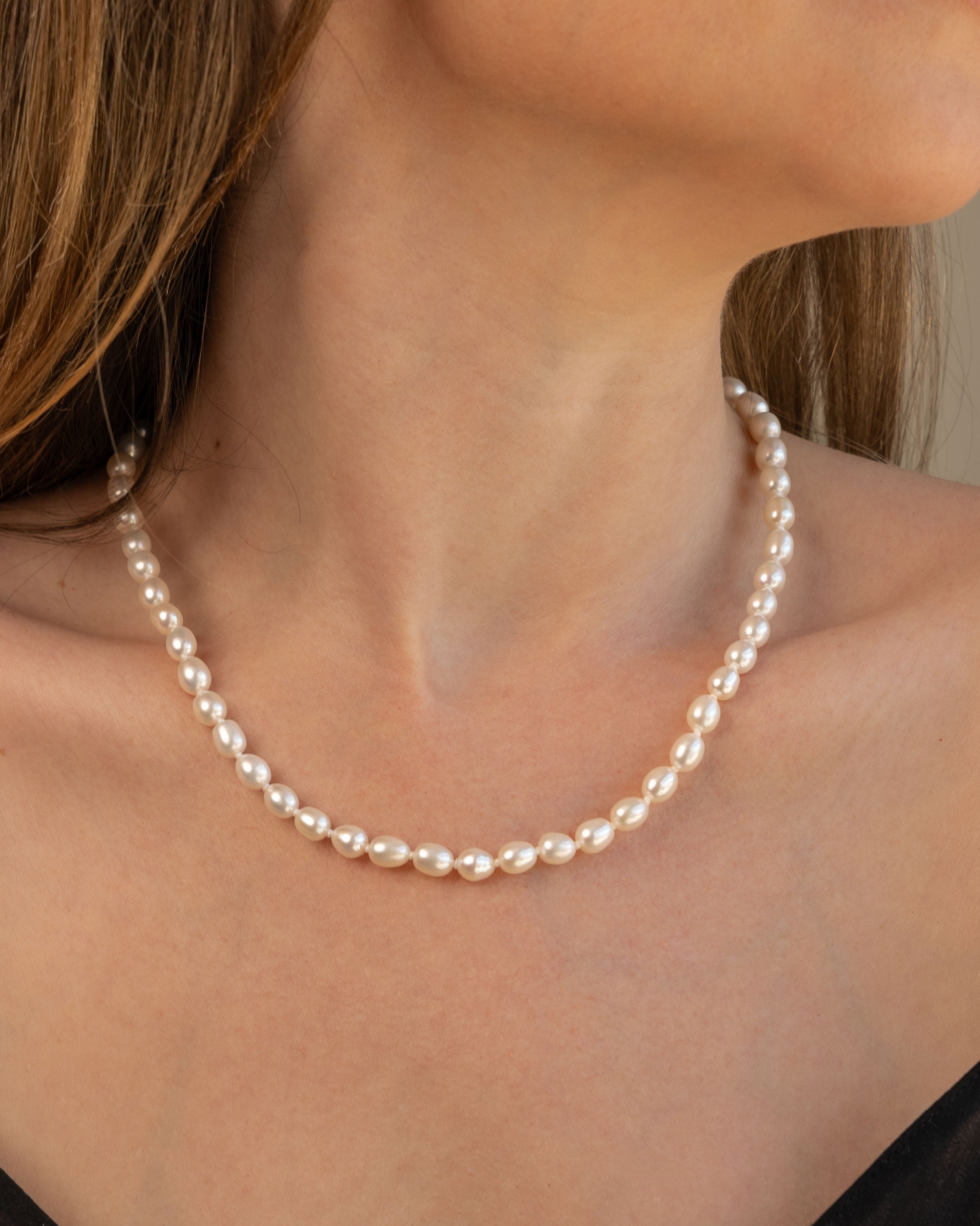 Collar de perlas cultivadas de agua dulce ovaladas de 5- 6 mm