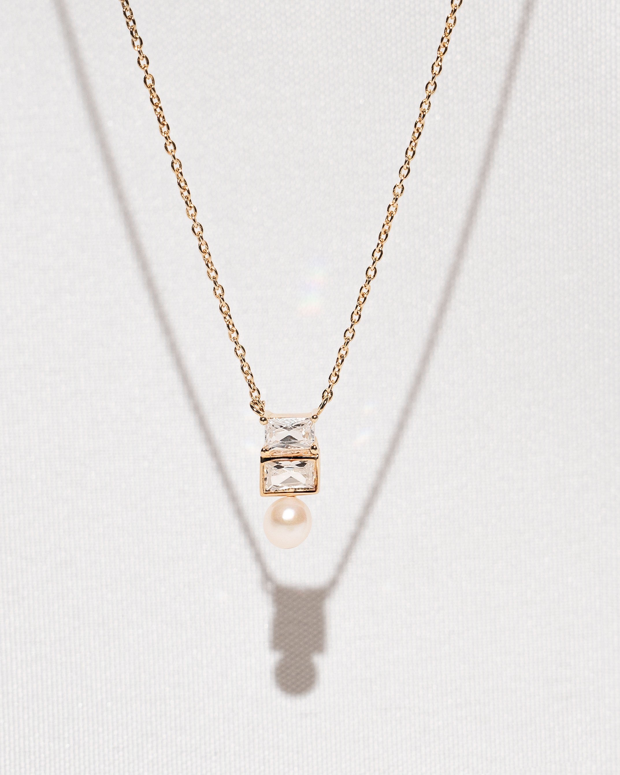 Colgante Monroe de Perla Cultivadas de Agua dulce 4.5-5mm y Circonita