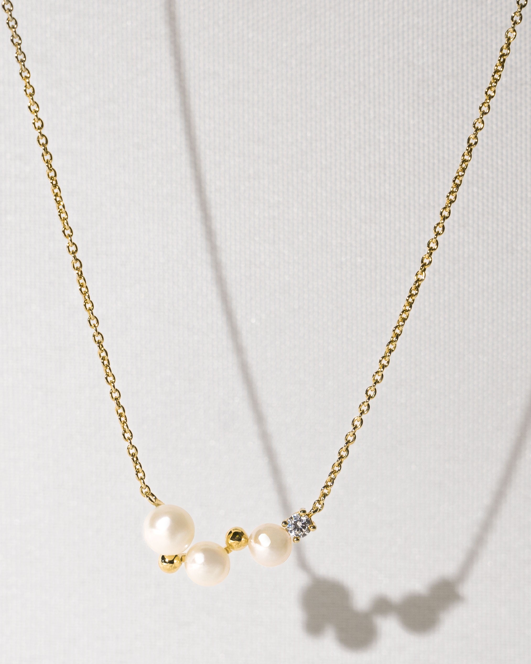 Colgante Lovelace de 3 Perlas Cultivadas de Agua dulce 4-4.5mm, 4.5-5mm y 5-5.5mm y Circonita