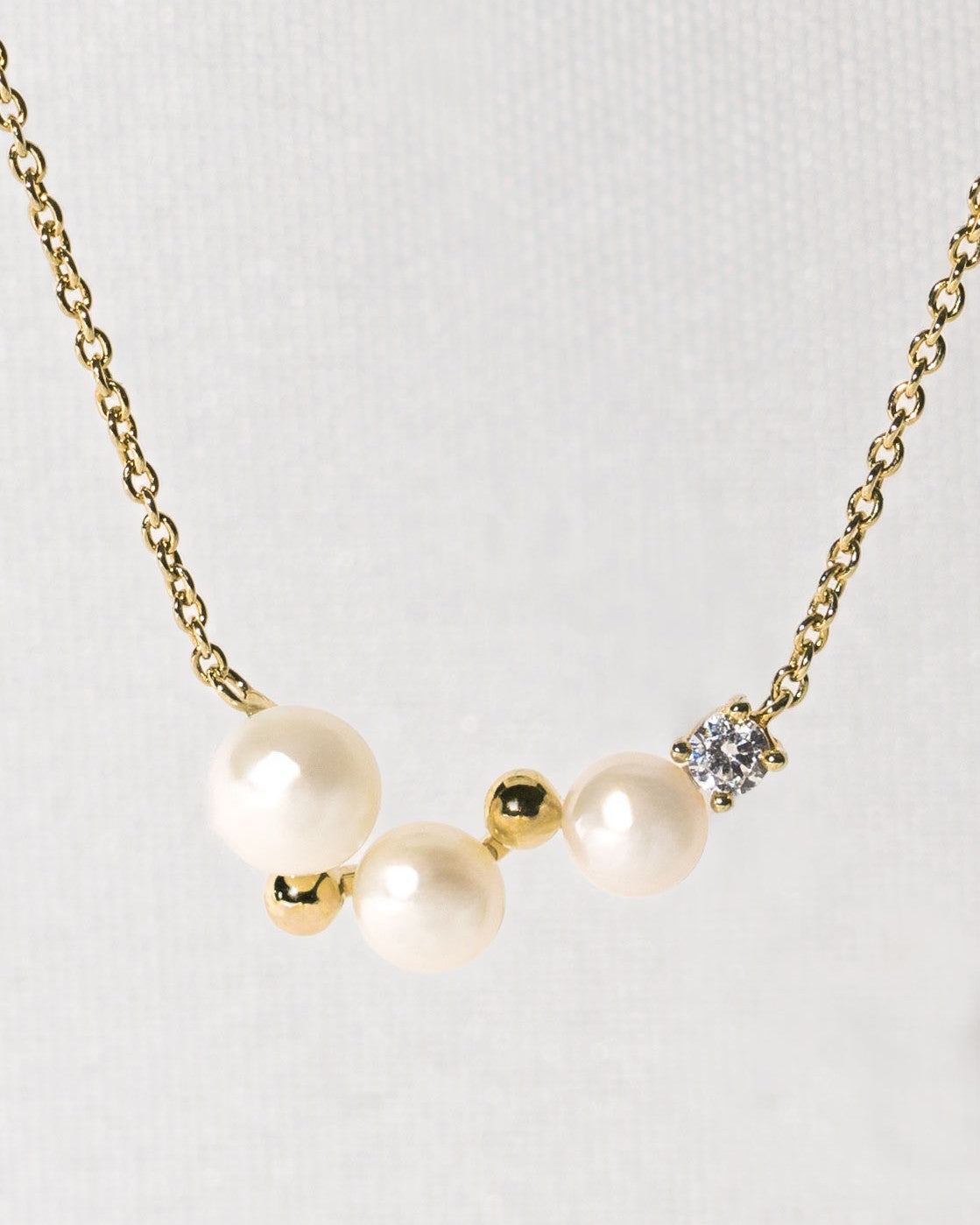 Colgante Lovelace de 3 Perlas Cultivadas de Agua dulce 4-4.5mm, 4.5-5mm y 5-5.5mm y Circonita