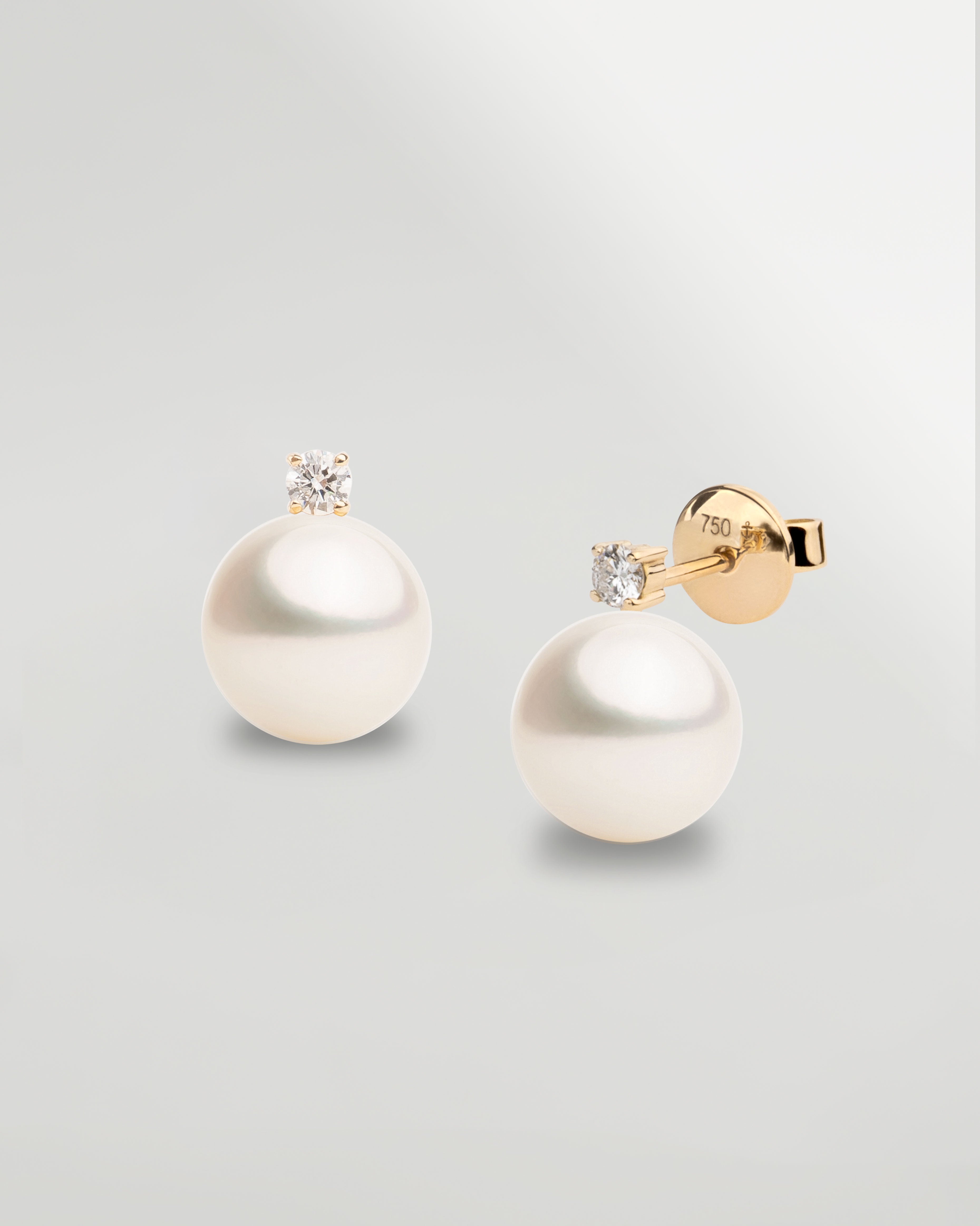 Pendientes Elara con Perlas Agua dulce y Diamantes en Oro | 9- 10 mm