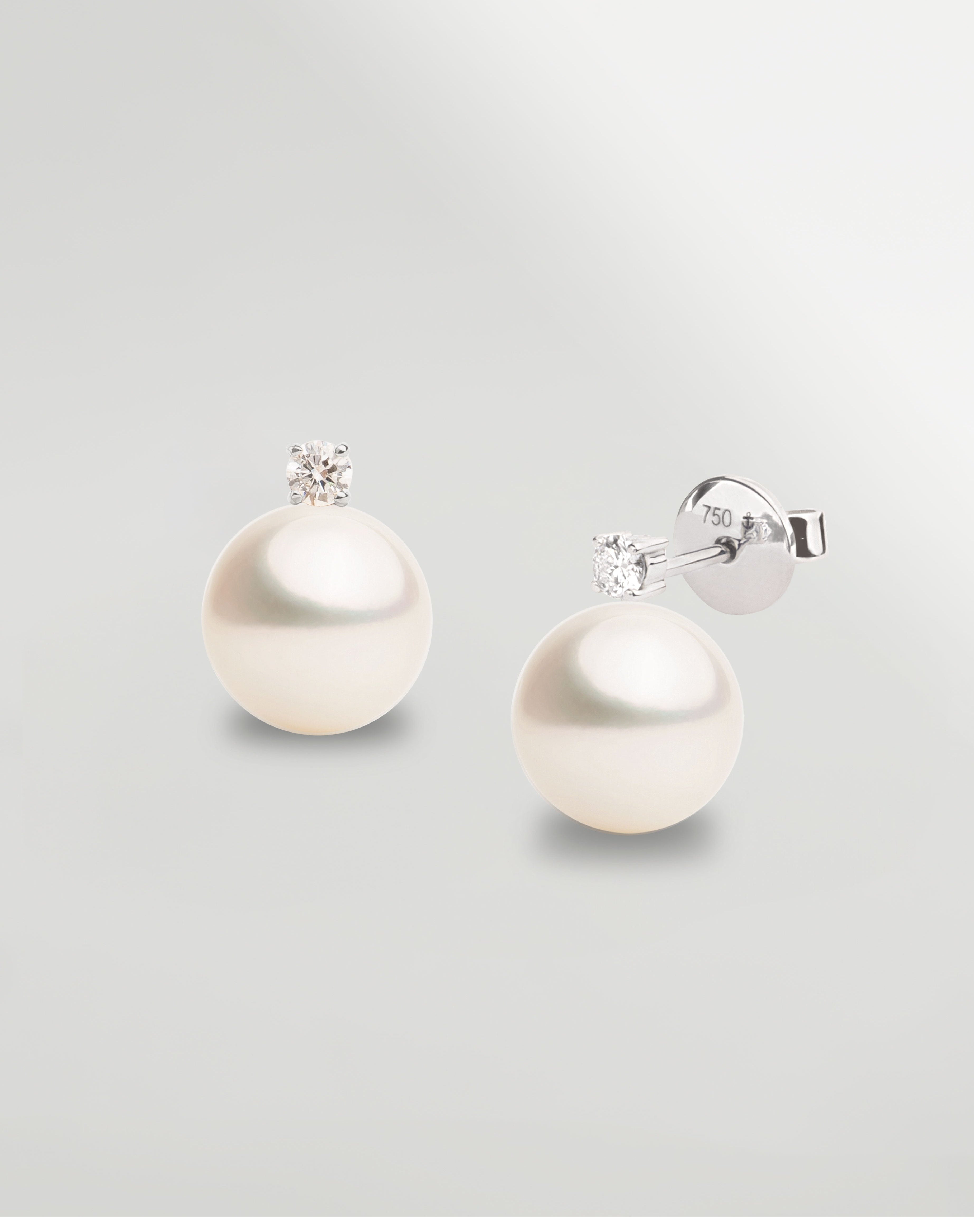 Pendientes Elara con Perlas Agua dulce y Diamantes en Oro Blanco | 9- 10 mm