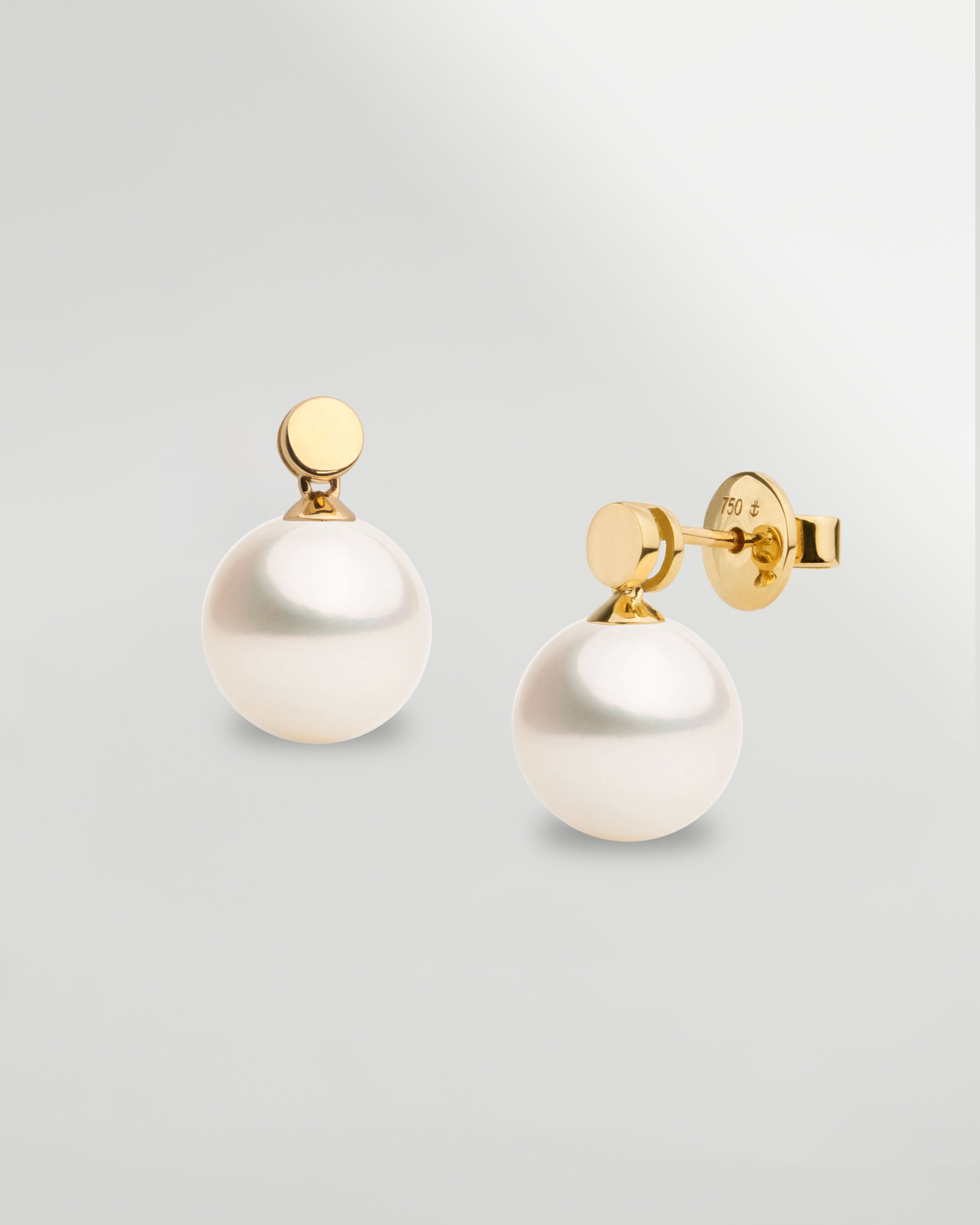 Pendientes Cassia con Perlas de Agua dulce y Disco de Oro | 9- 10 mm