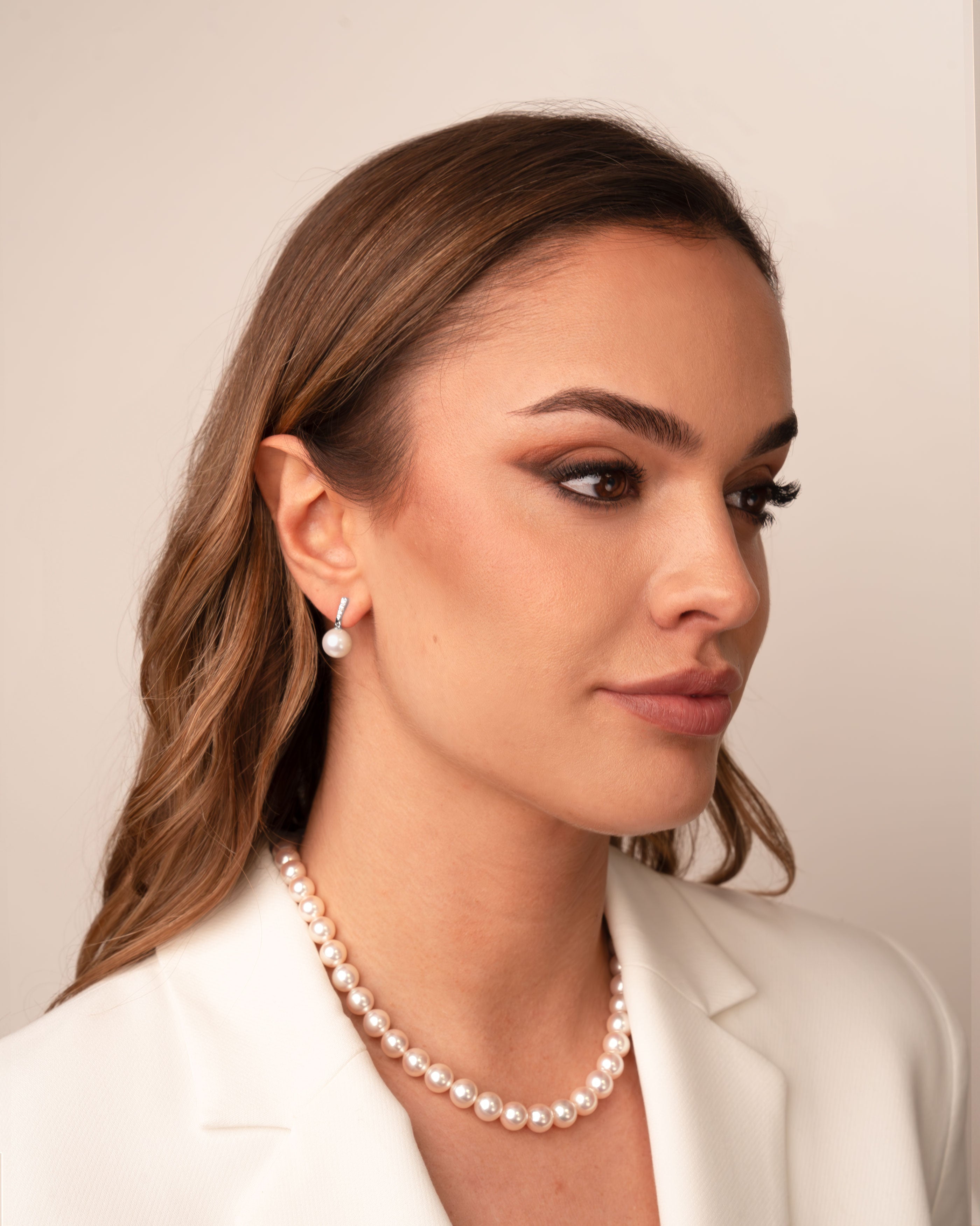 Pendientes Alyssa con Perlas Agua dulce y Diamantes en Oro Blanco | 9- 10 mm