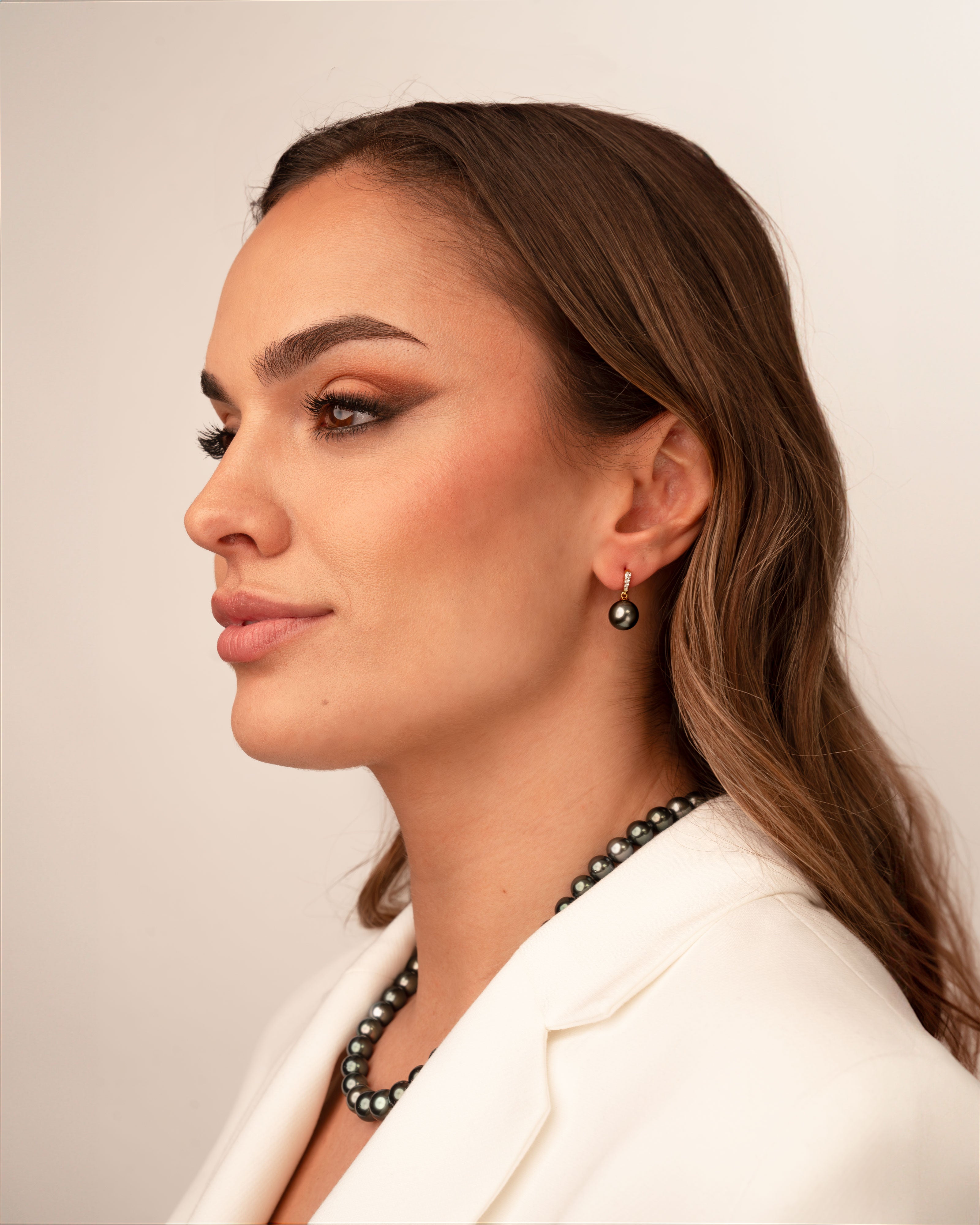 Pendientes Alyssa con Perlas Tahiti y Diamantes en Oro Blanco | 9 - 10 mm