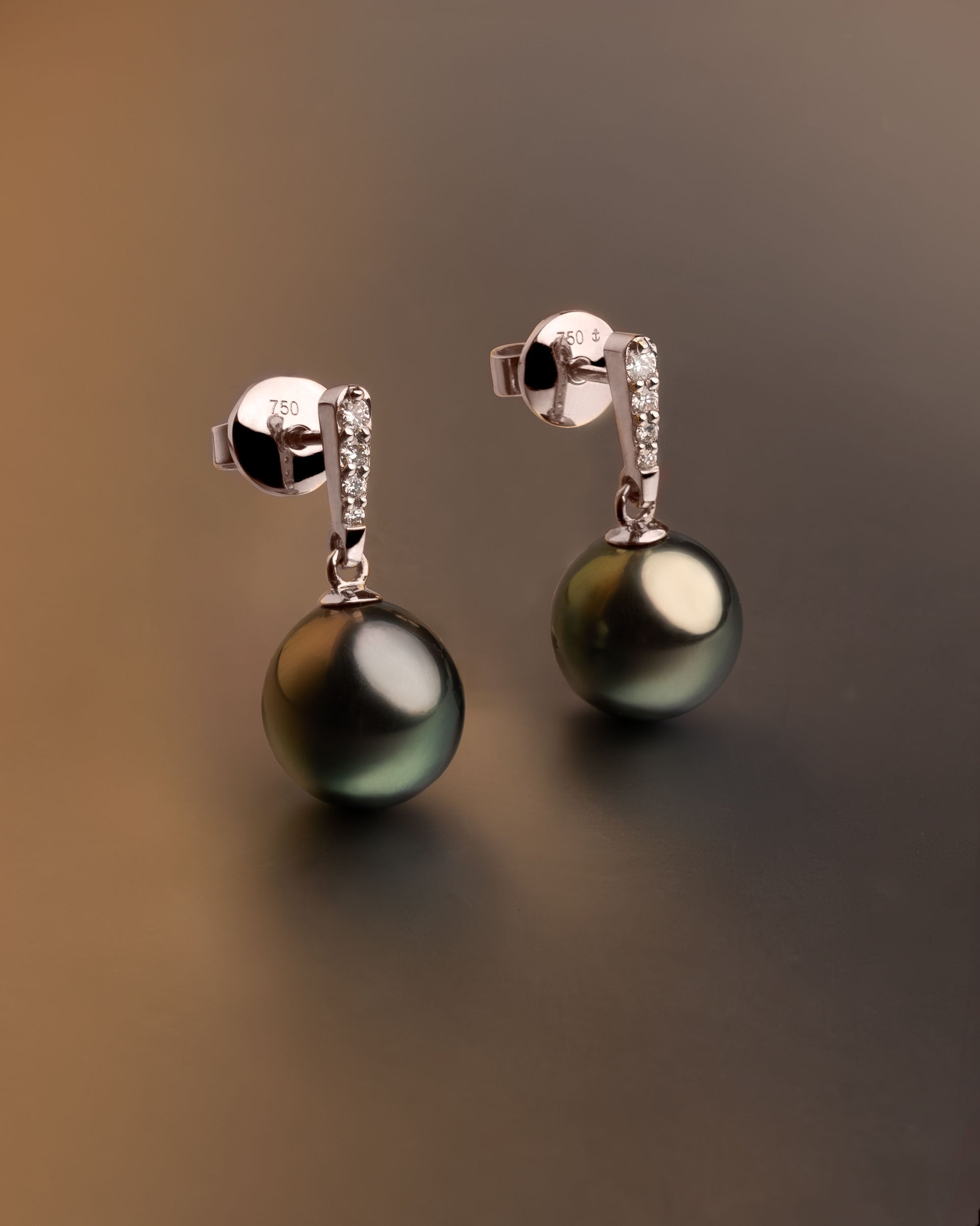 Pendientes Alyssa con Perlas Tahiti y Diamantes en Oro Blanco | 9 - 10 mm