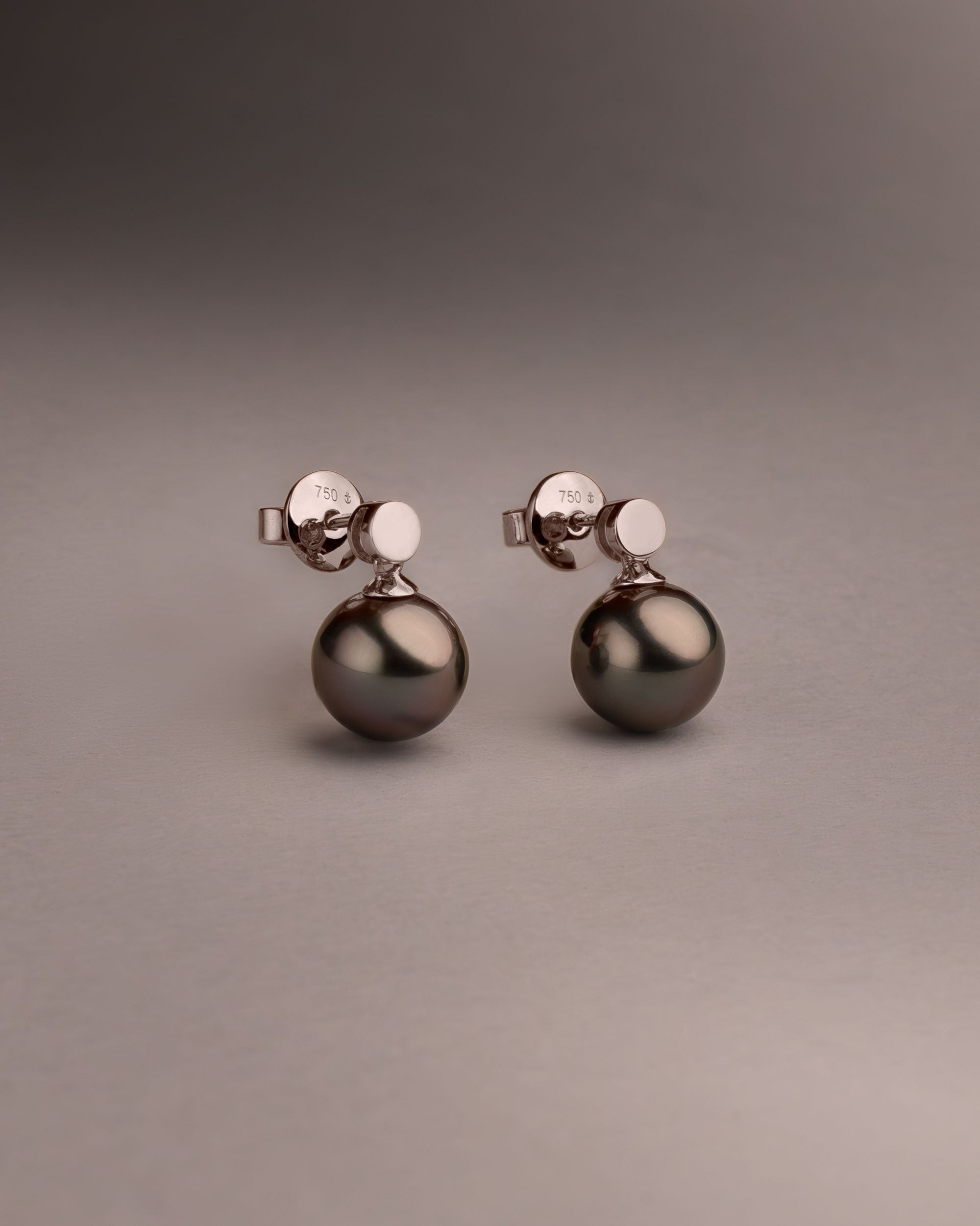 Pendientes Cassia con Perlas Tahiti y Disco de Oro Blanco | 9 - 10 mm
