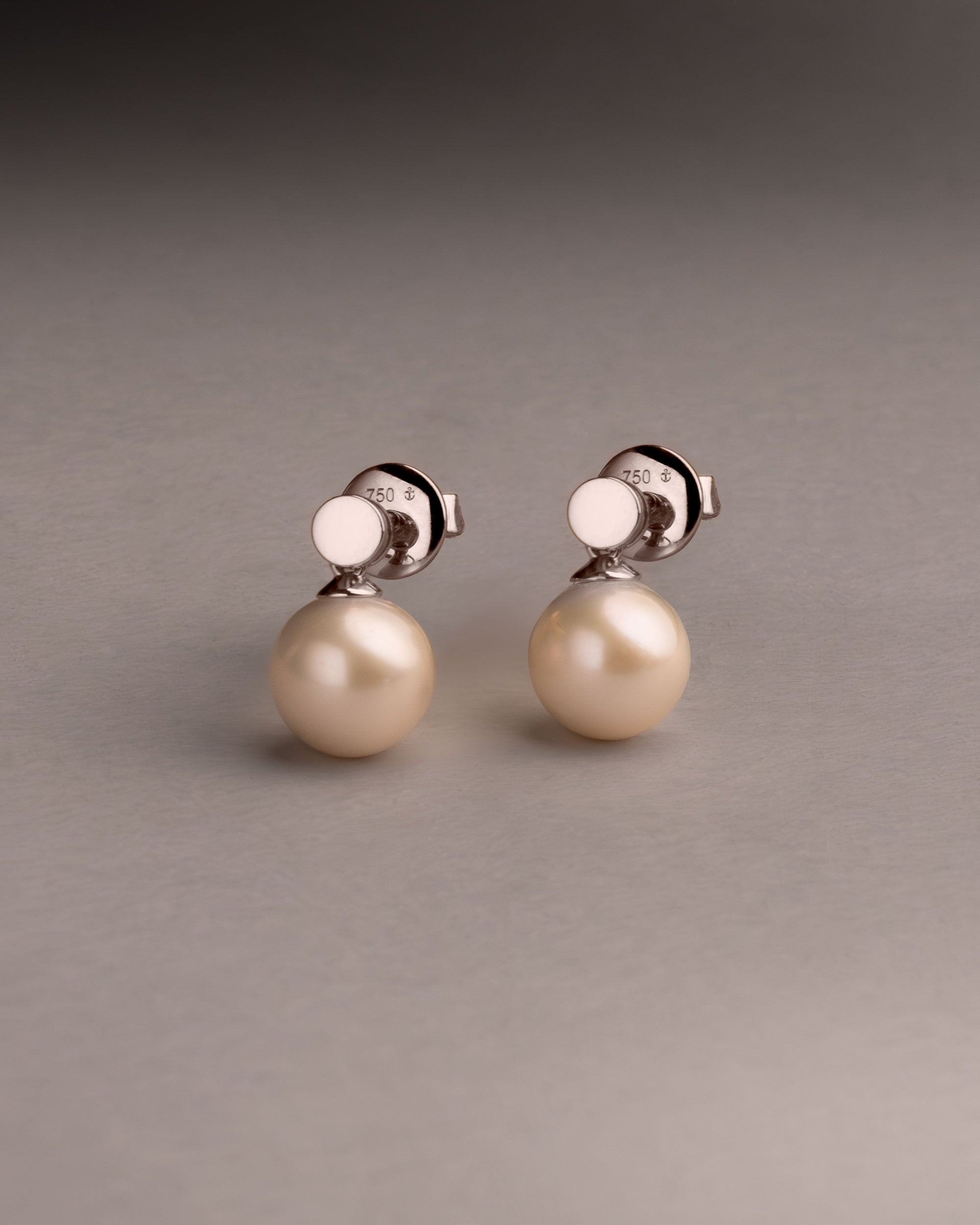 Pendientes Cassia con Perlas Agua dulce y Disco de Oro Blanco | 8 - 8,5 mm