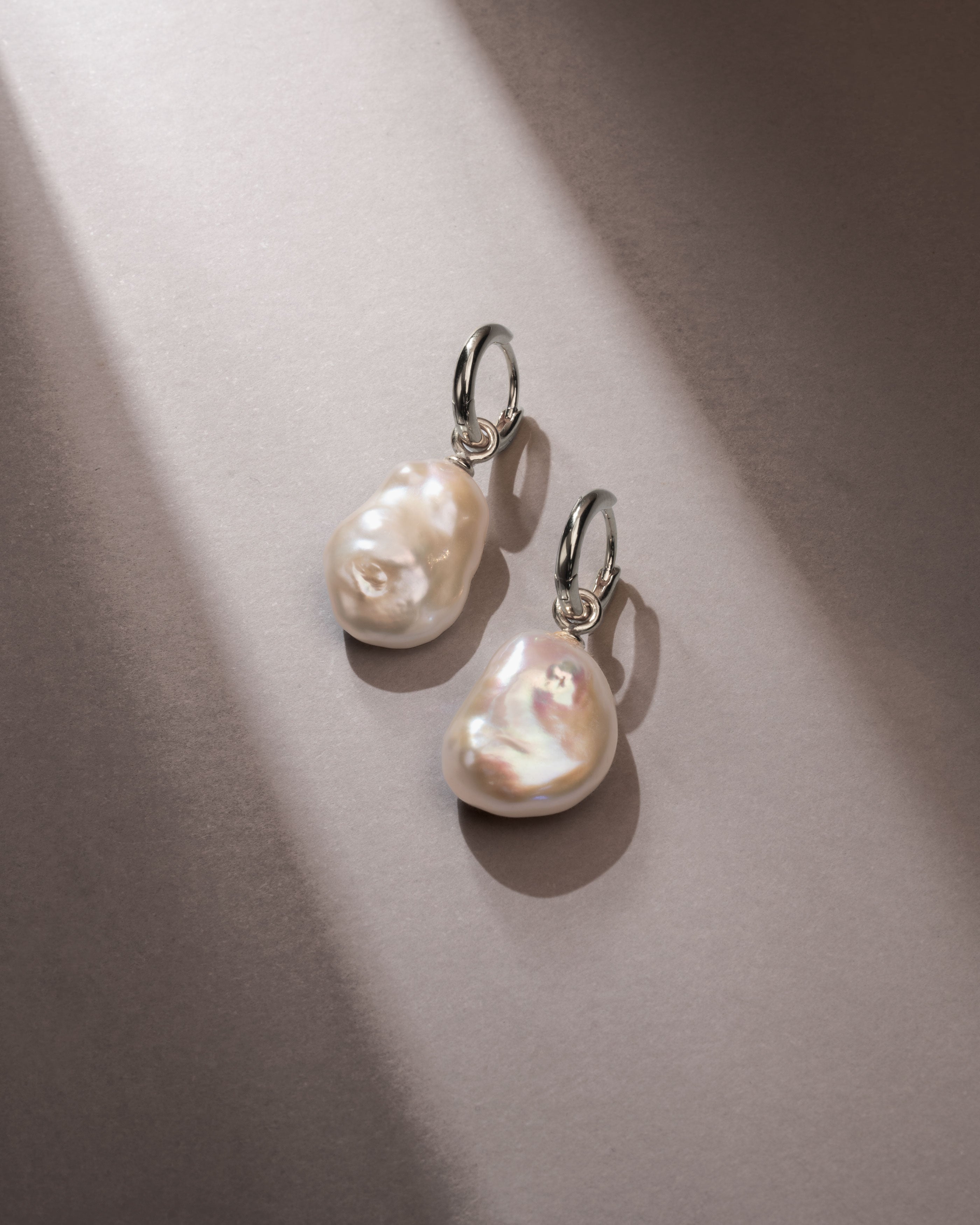 Pendientes de Aro de Plata de Ley con Perla Keshi - 12mm