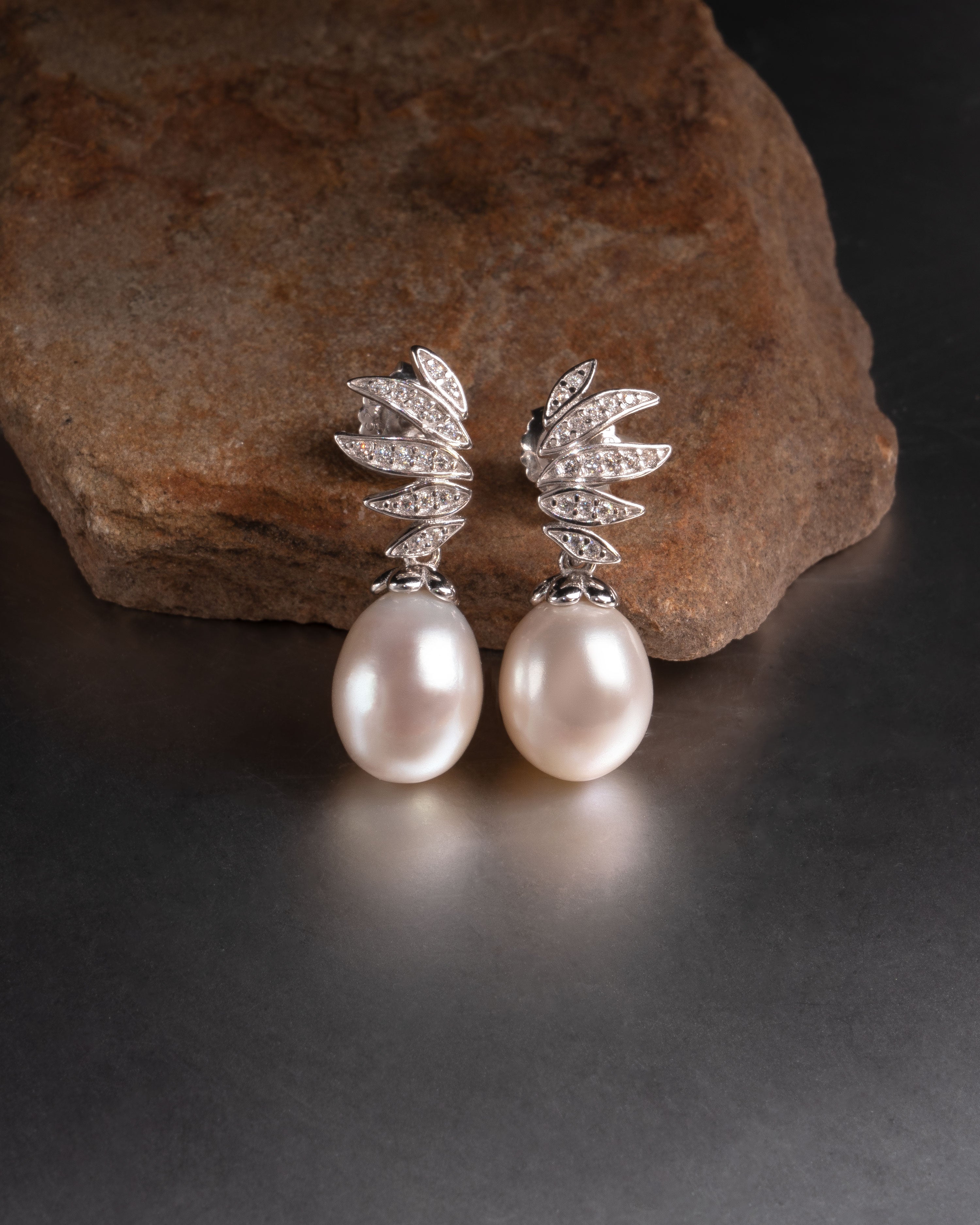 Pendientes Flora perla gota de agua 8-9 mm con circonitas | Colección Bloom