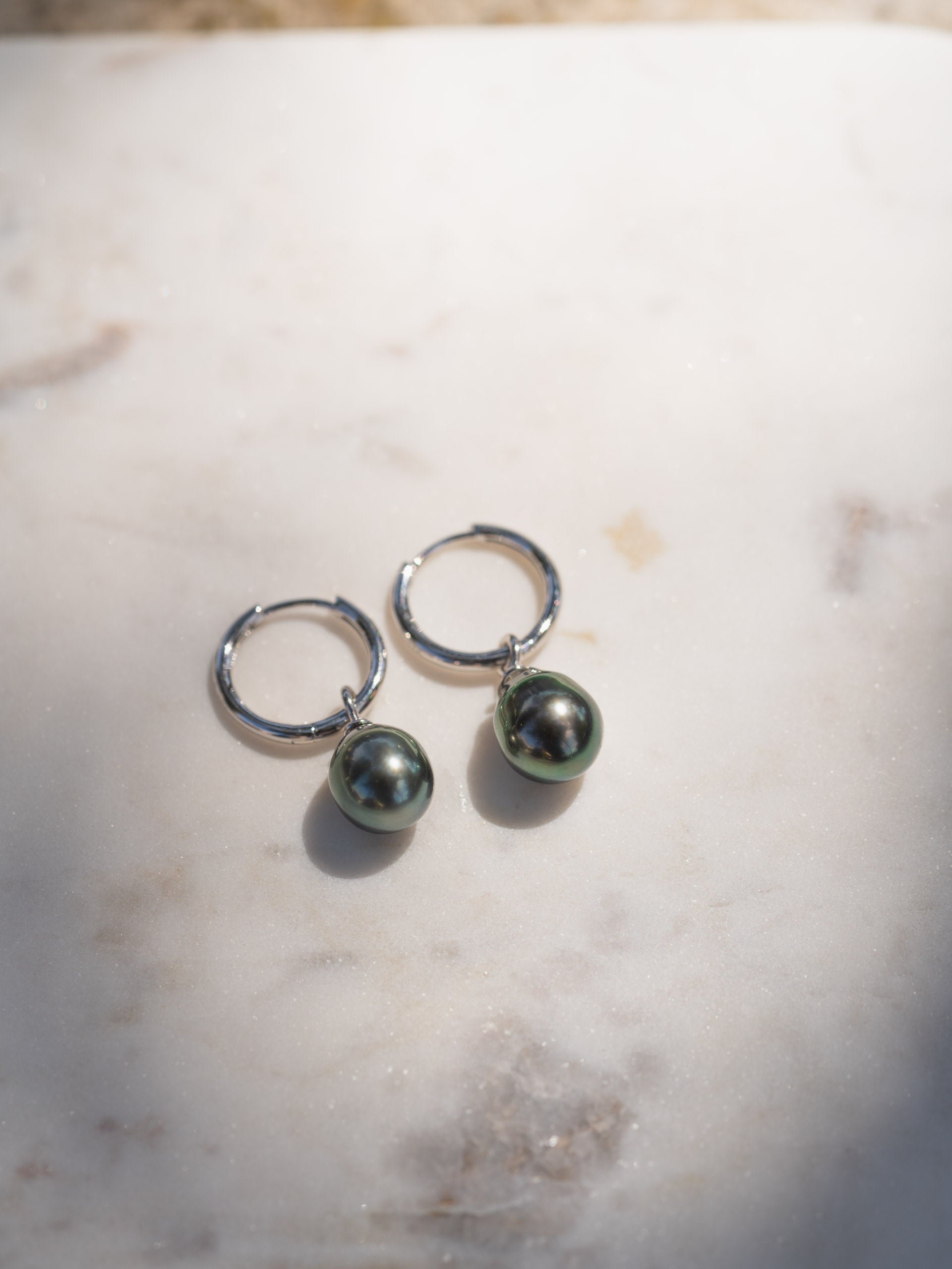 Pendientes de Aro de 16 mm de Plata de Ley con Perla Tahiti Barroca