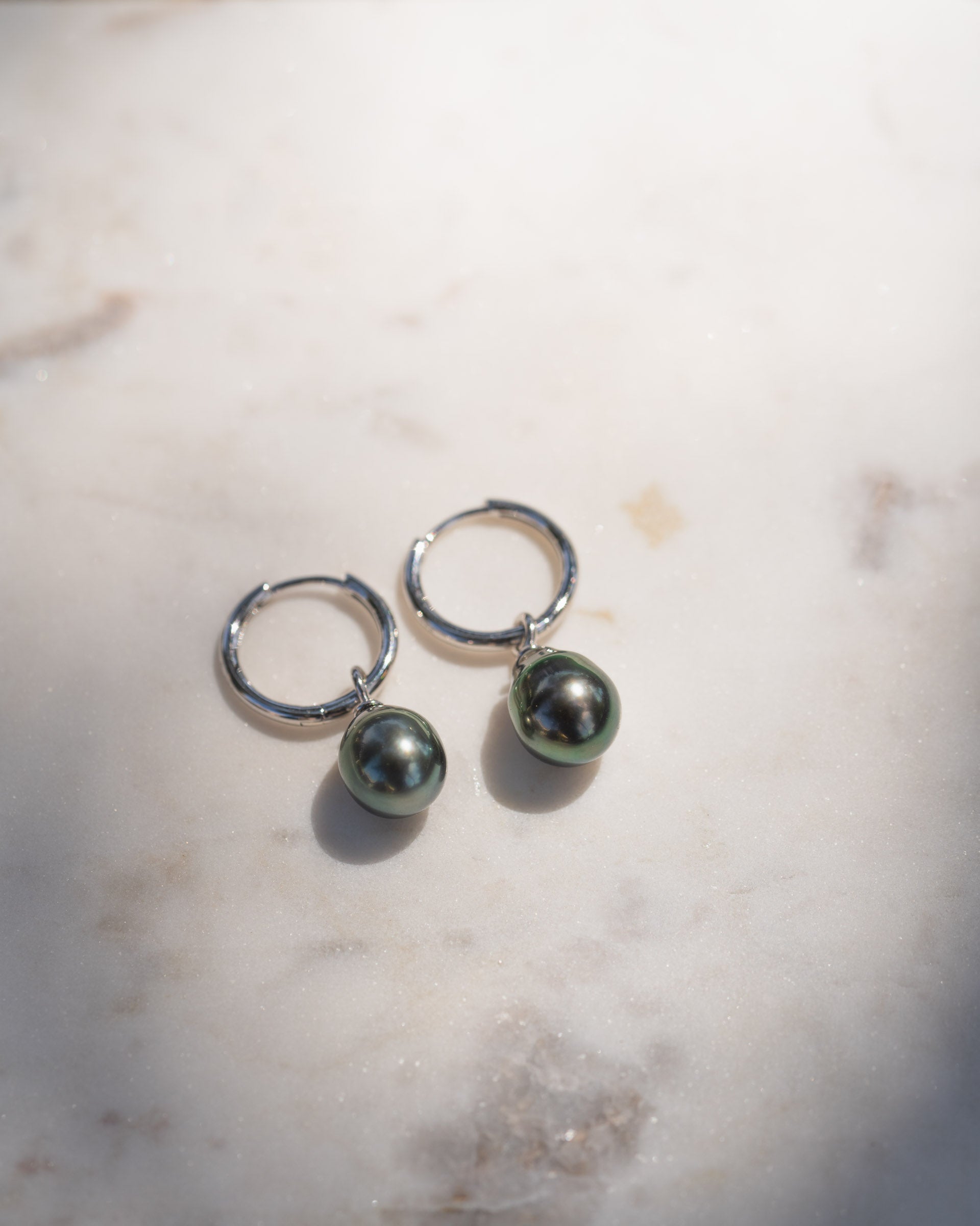 Pendientes de Aro de 16 mm de Plata de Ley con Perla Tahiti Barroca