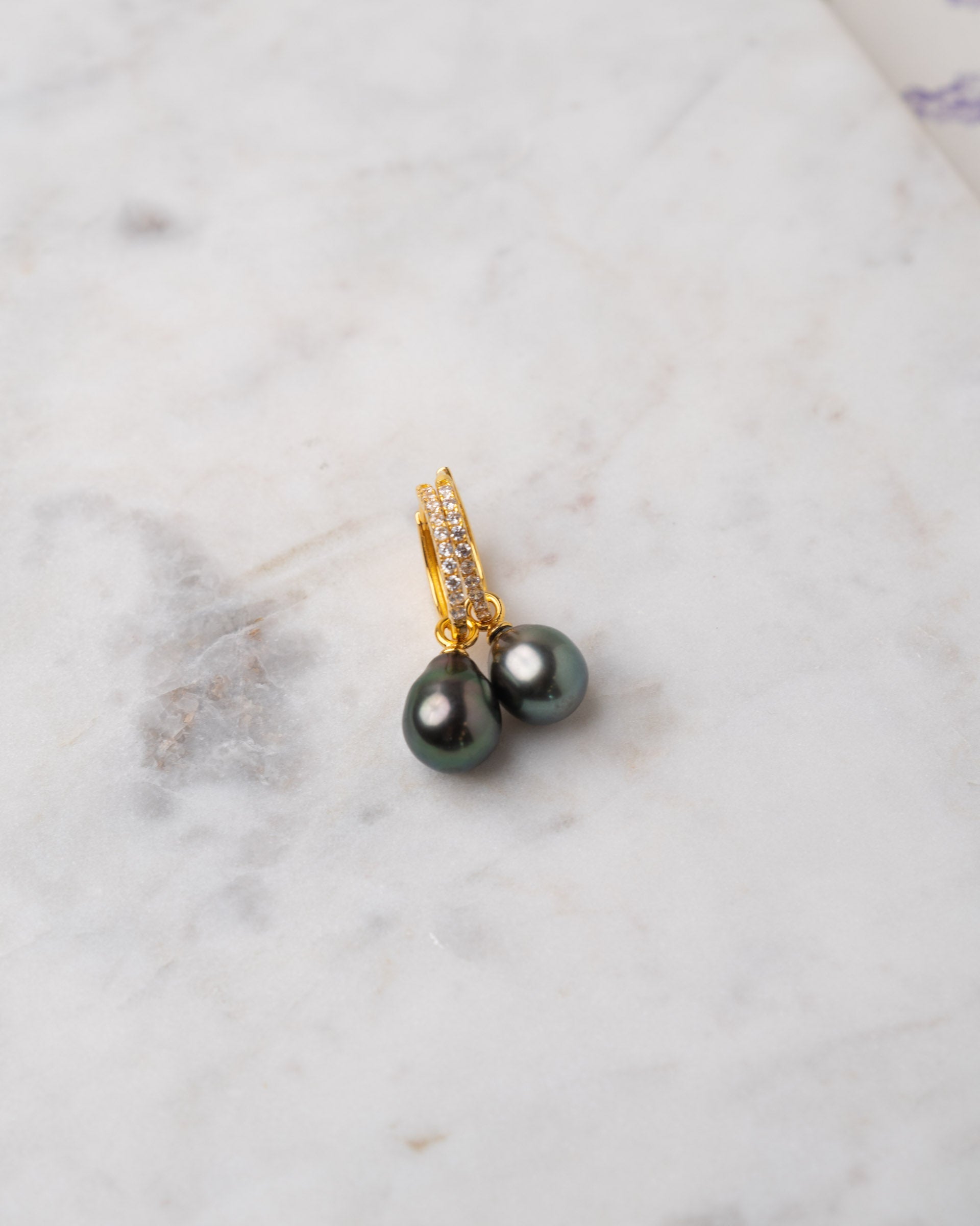 Aros de Oro Vermeil de 16 mm con circonitas y Perla Tahití Barroca