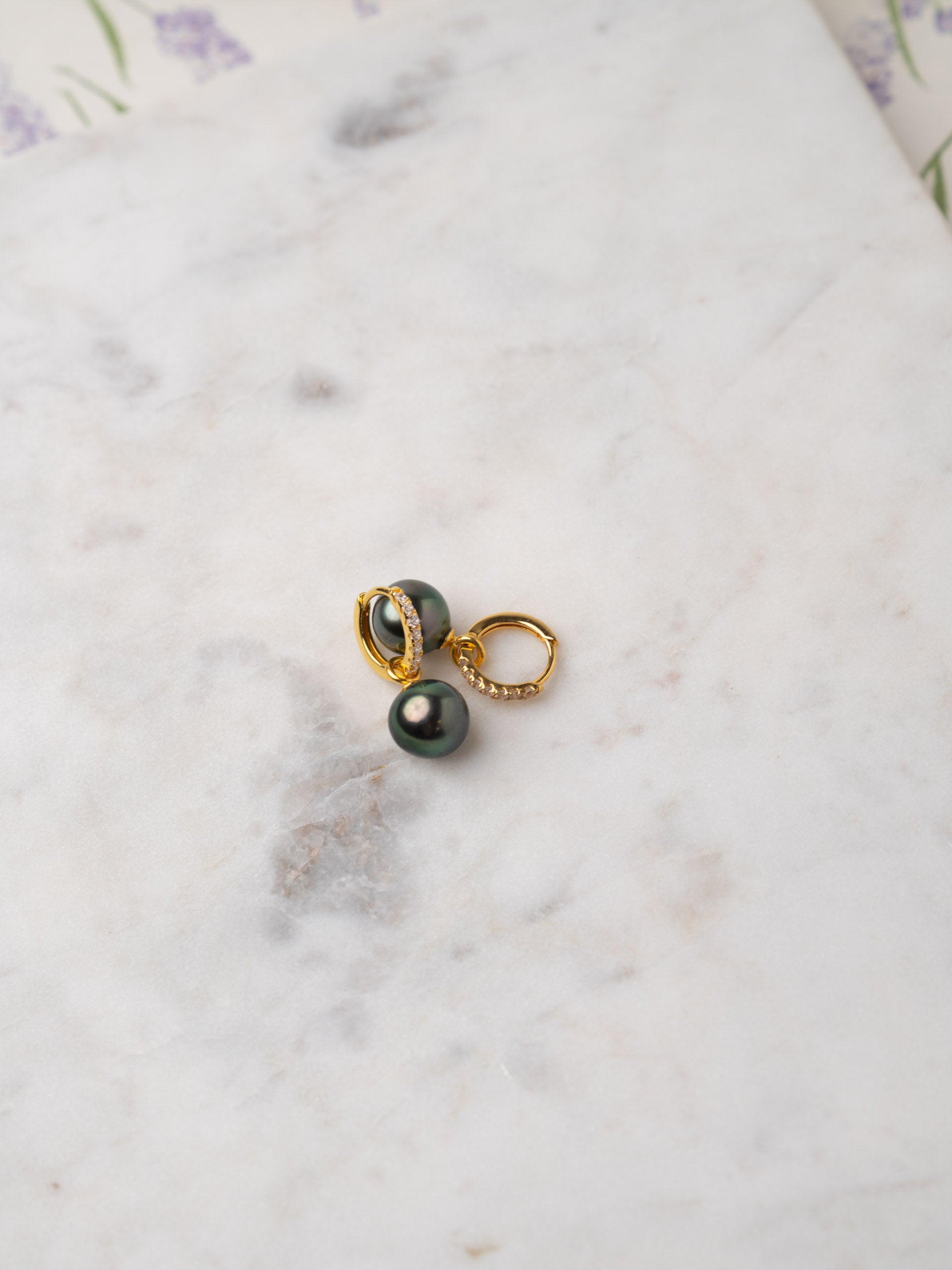 Pendientes de Aro de Oro Vermeil con Circonitas y Perla Tahití - 12 mm