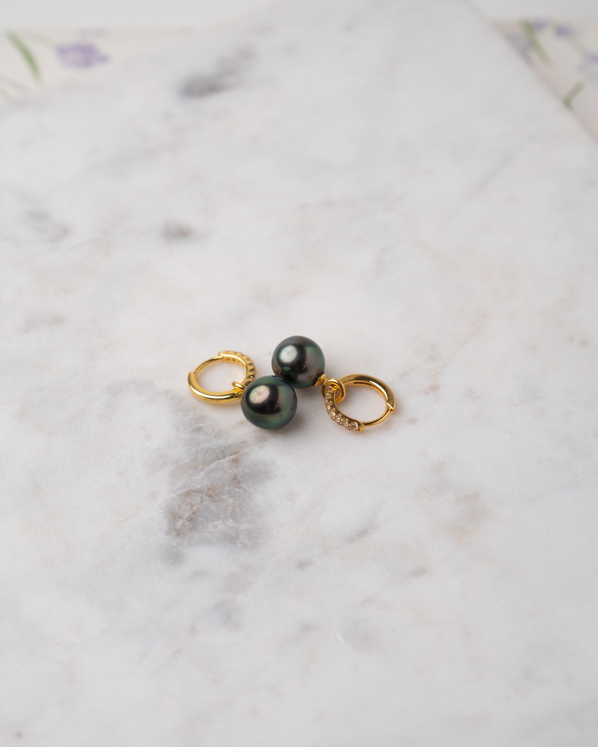 Pendientes de Aro de Oro Vermeil con Circonitas y Perla Tahití - 12 mm
