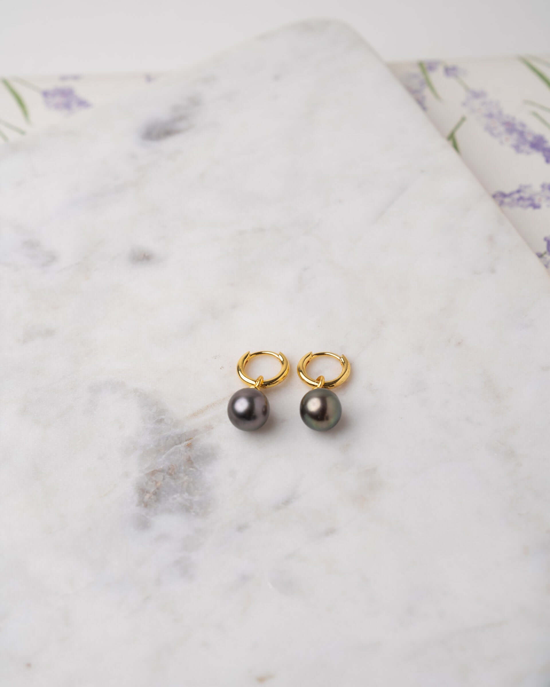 Aros de Oro Amarillo de 18k con Perla Tahití Barroca