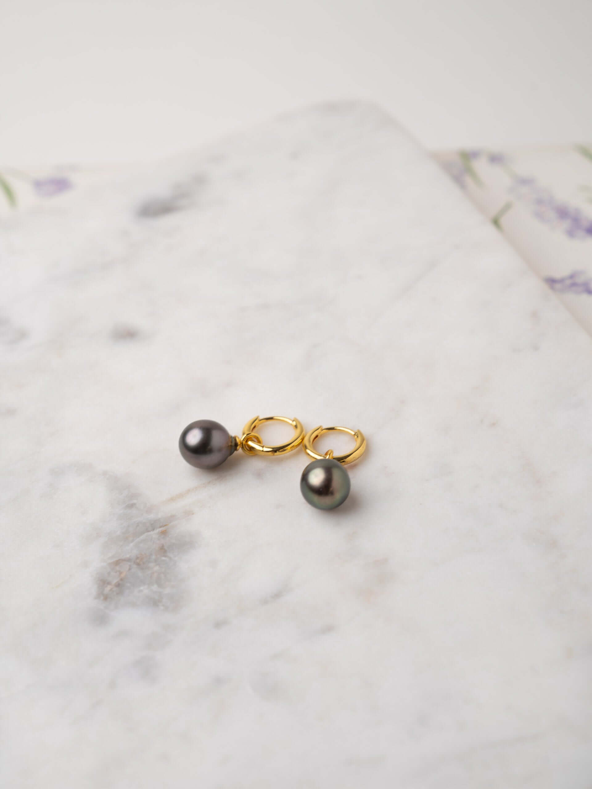 Aros de Oro Amarillo de 18k con Perla Tahití Barroca