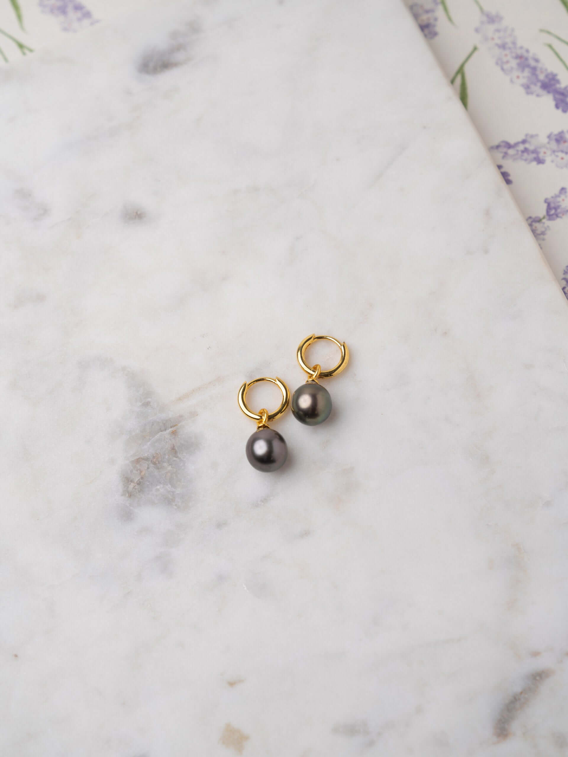 Aros de Oro Amarillo de 18k con Perla Tahití Barroca