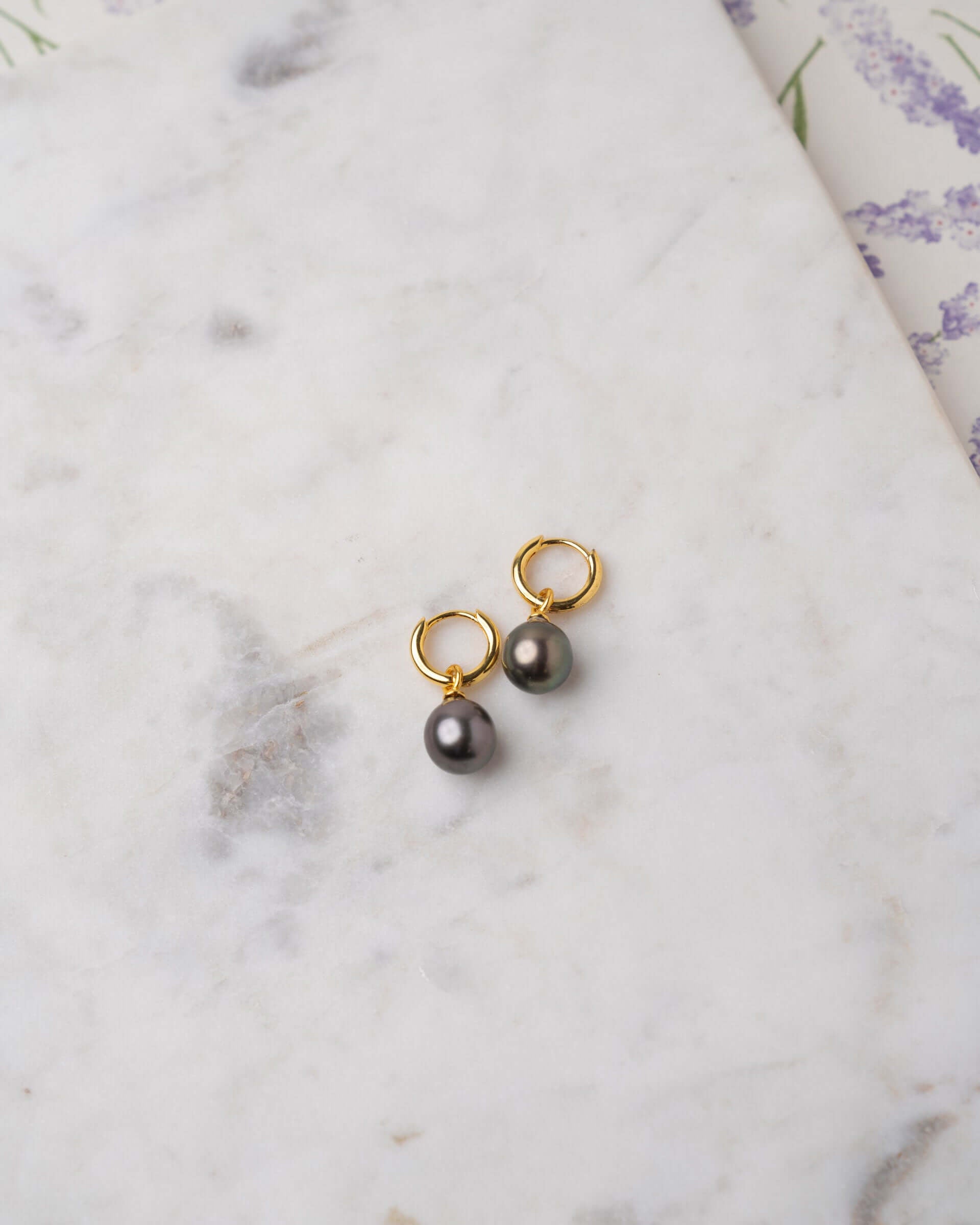 Aros de Oro Amarillo de 18k con Perla Tahití Barroca