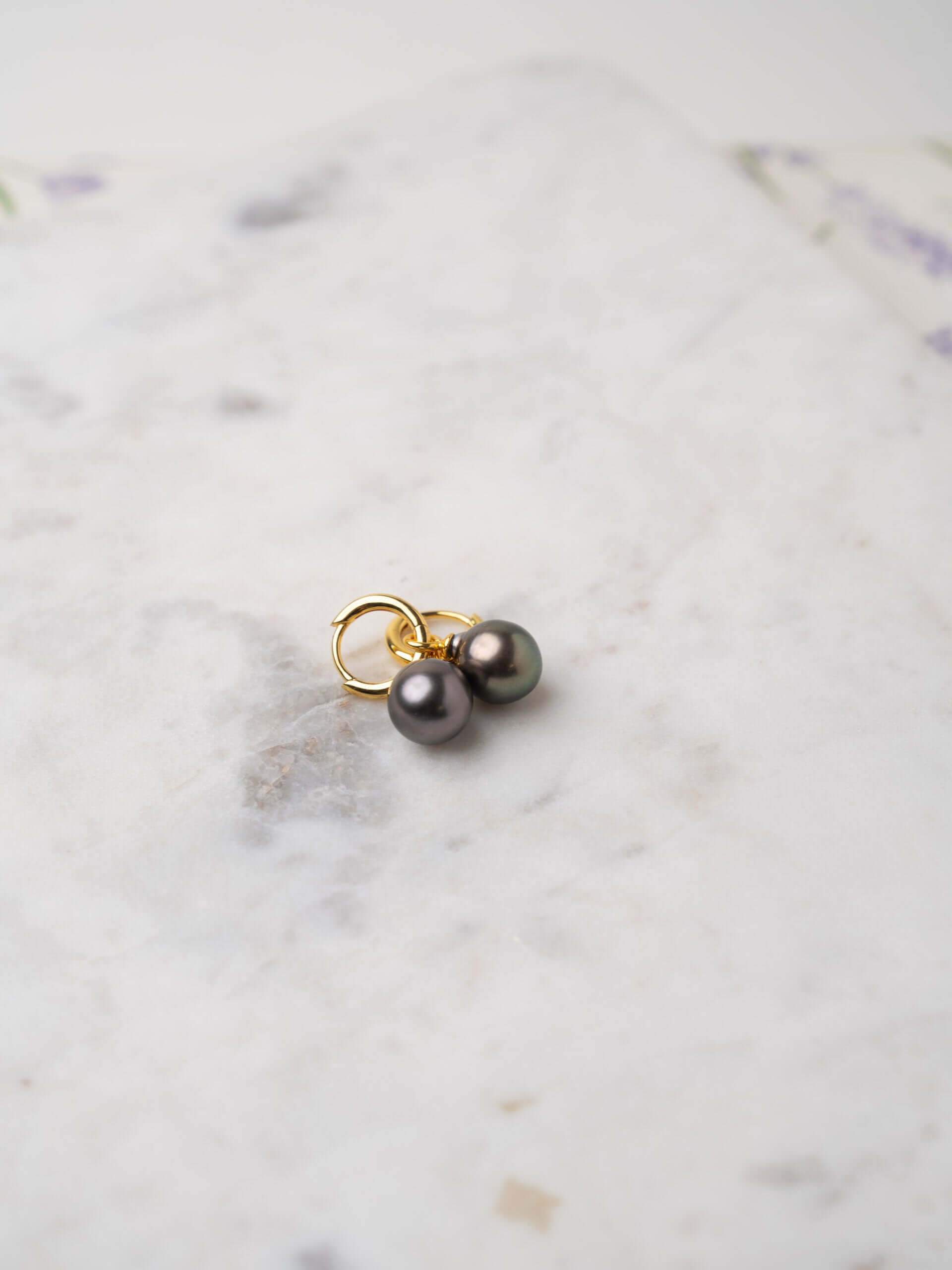 Aros de Oro Amarillo de 18k con Perla Tahití Barroca