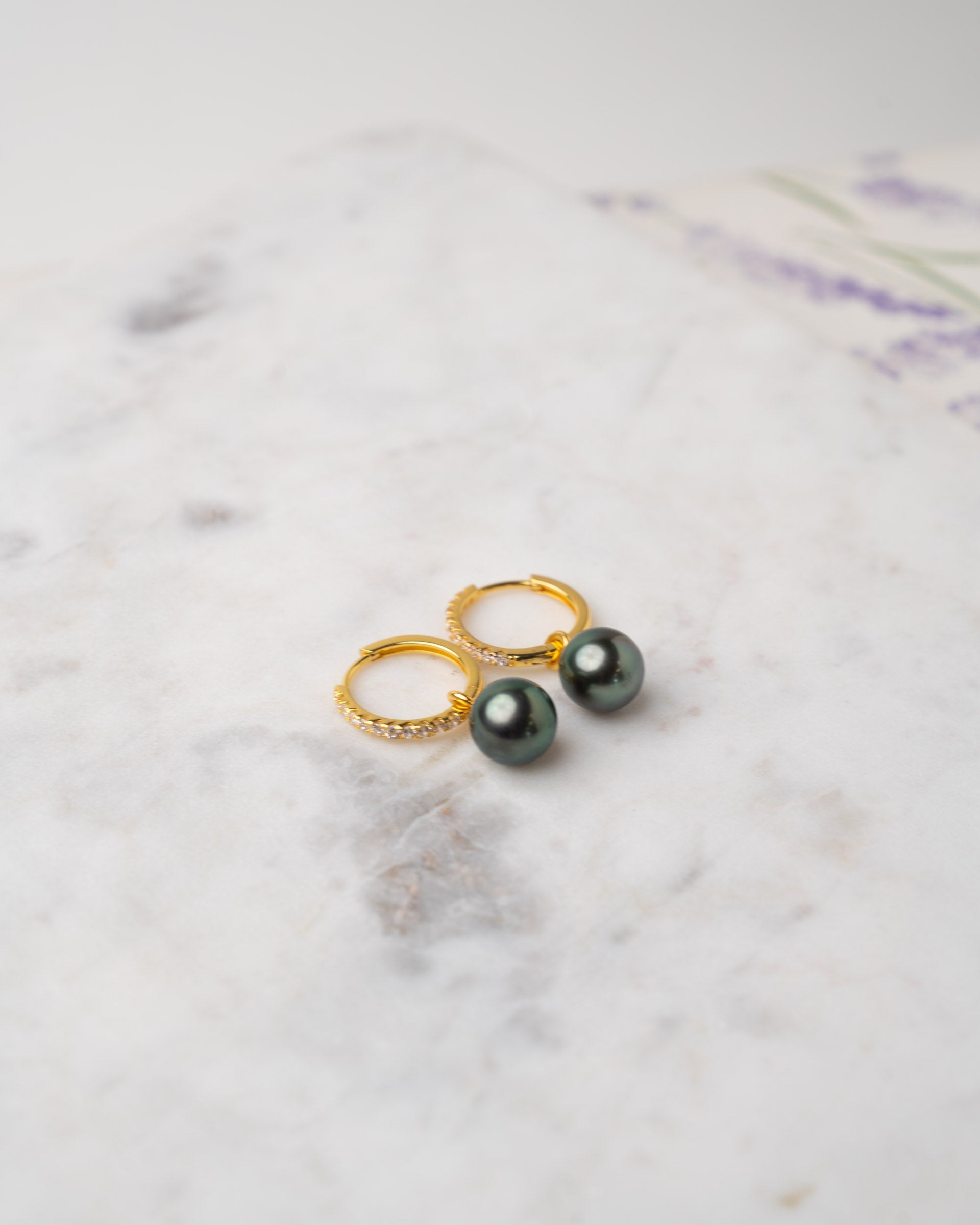 Aros de Oro Vermeil de 16 mm con circonitas y Perla Tahiti Redonda