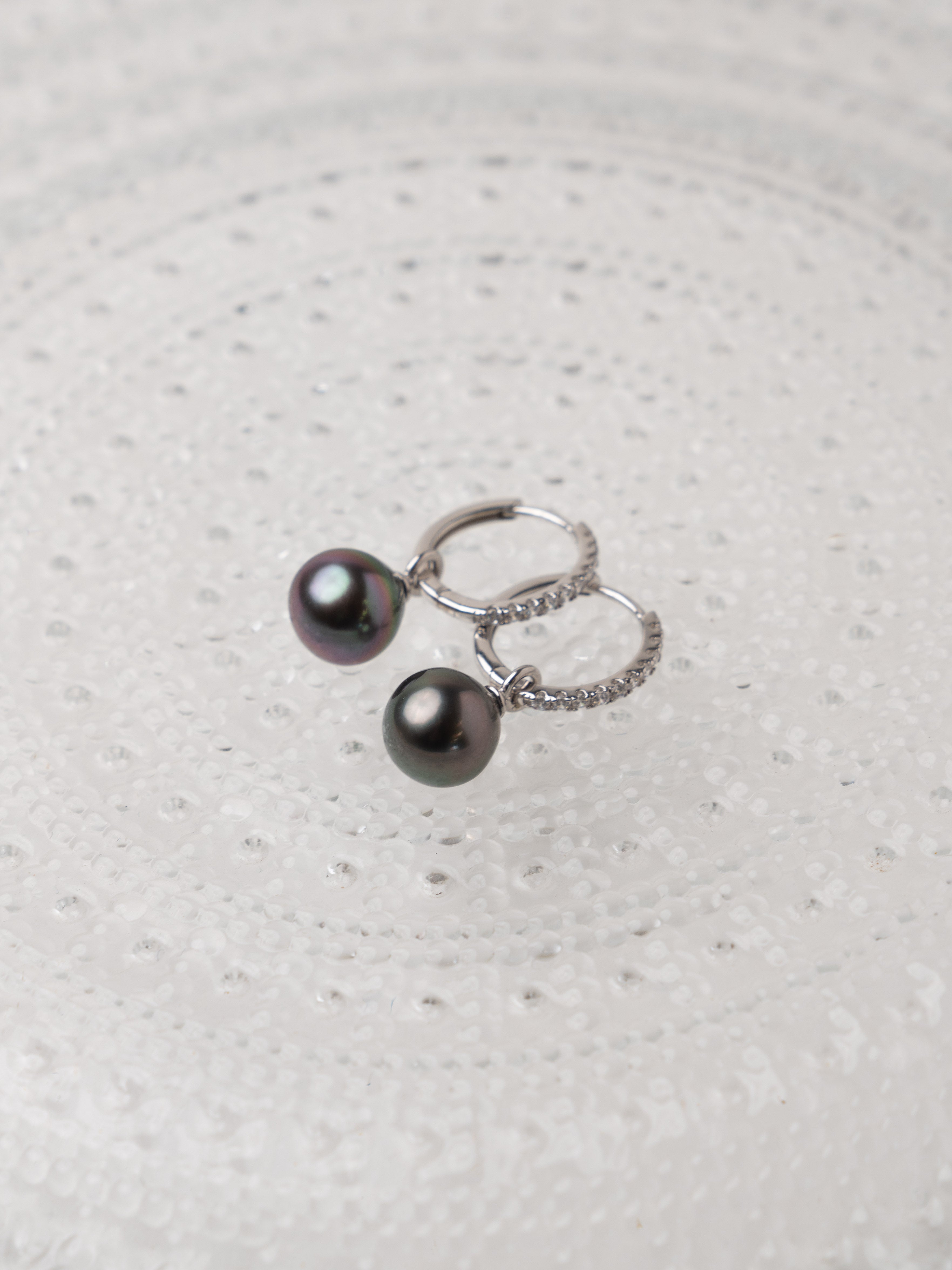 Aros de Plata de Ley de 16 mm con Circonitas y Perla Tahiti Barroca