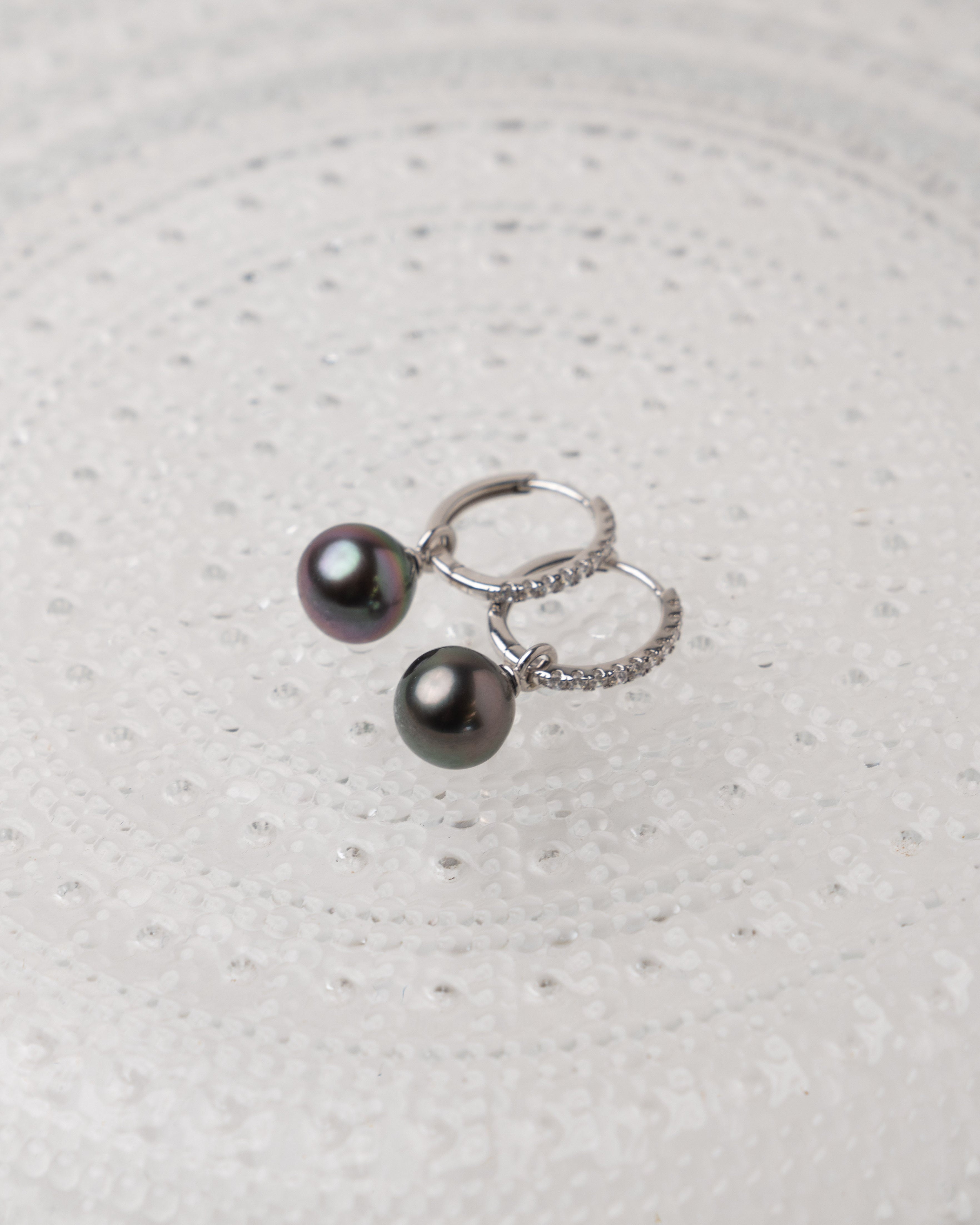 Aros de Plata de Ley de 16 mm con Circonitas y Perla Tahiti Barroca