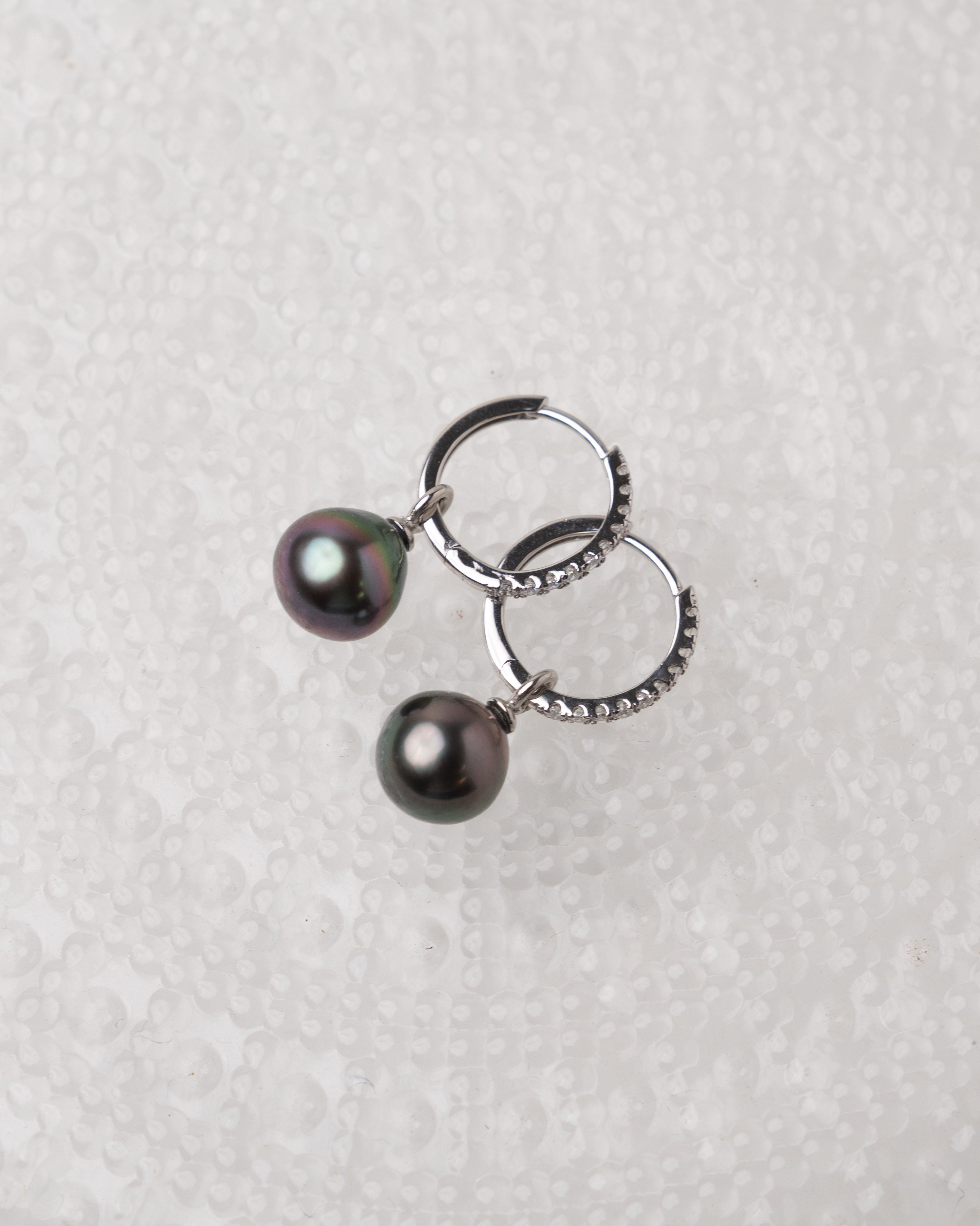 Aros de Plata de Ley de 16 mm con Circonitas y Perla Tahiti Barroca