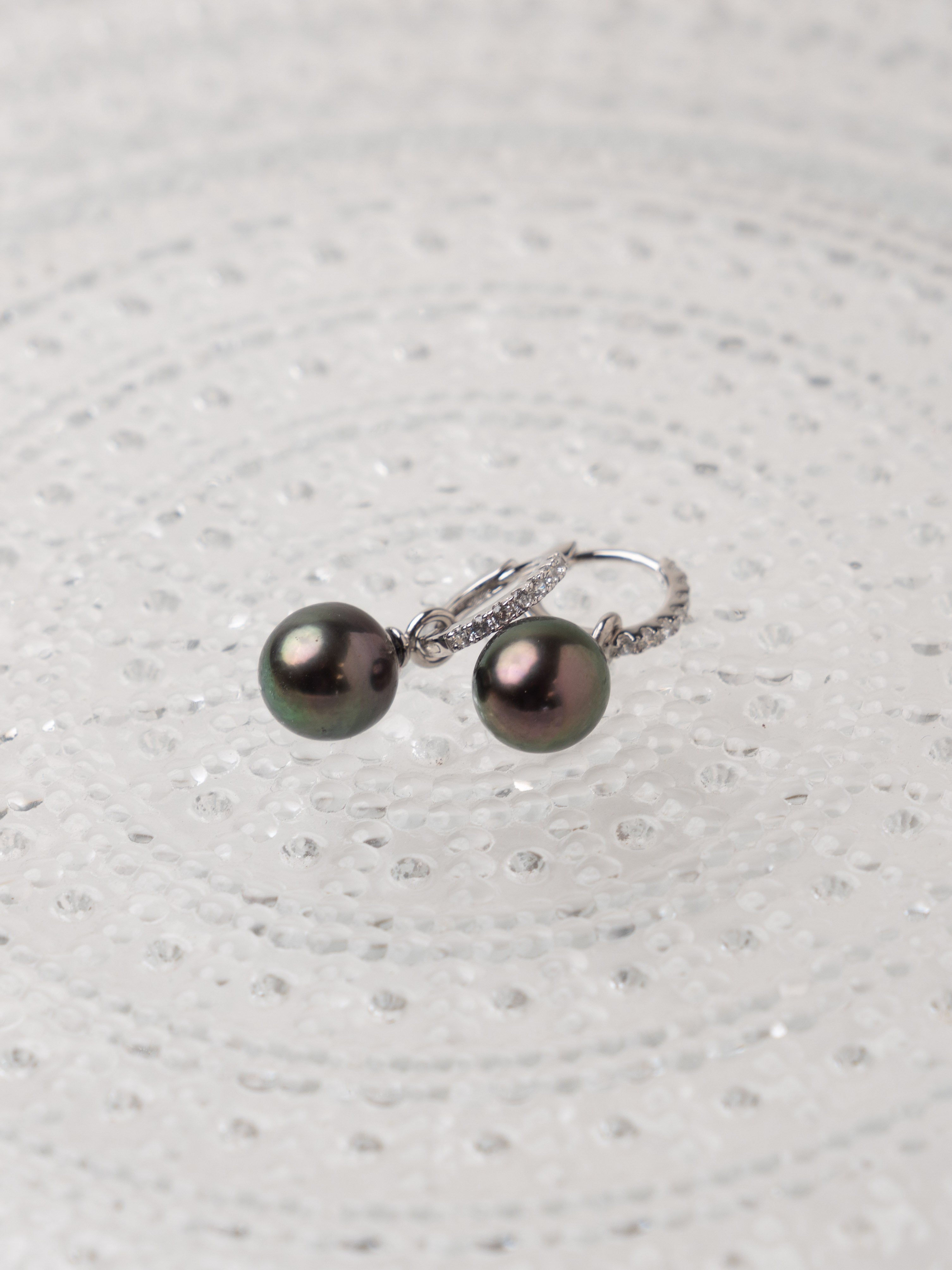 Aros de Plata de Ley de 12 mm con Circonitas y Perla Tahiti Barroca
