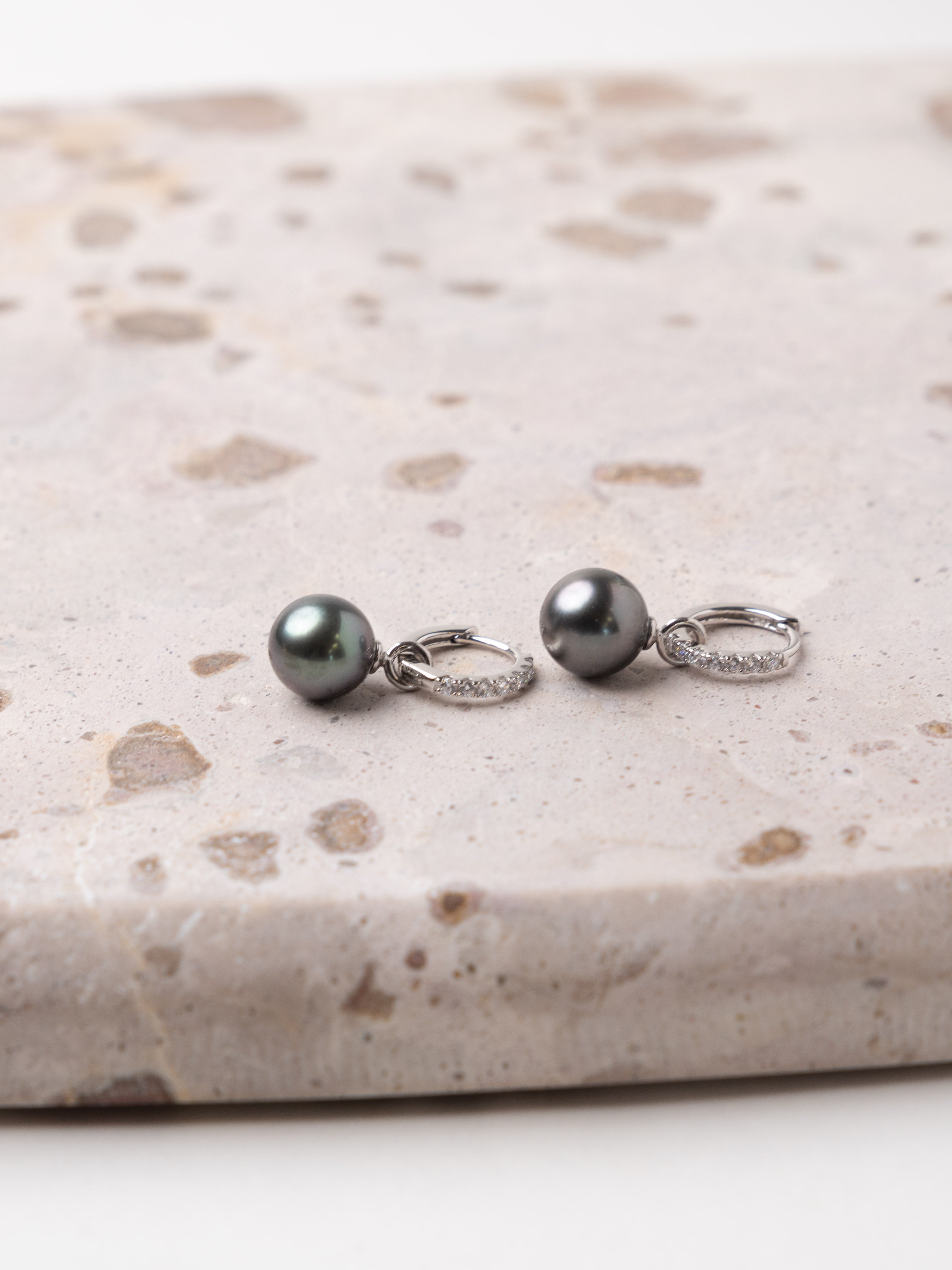 Aros de Plata de Ley de 12 mm con Circonitas y Perla Tahiti Redonda