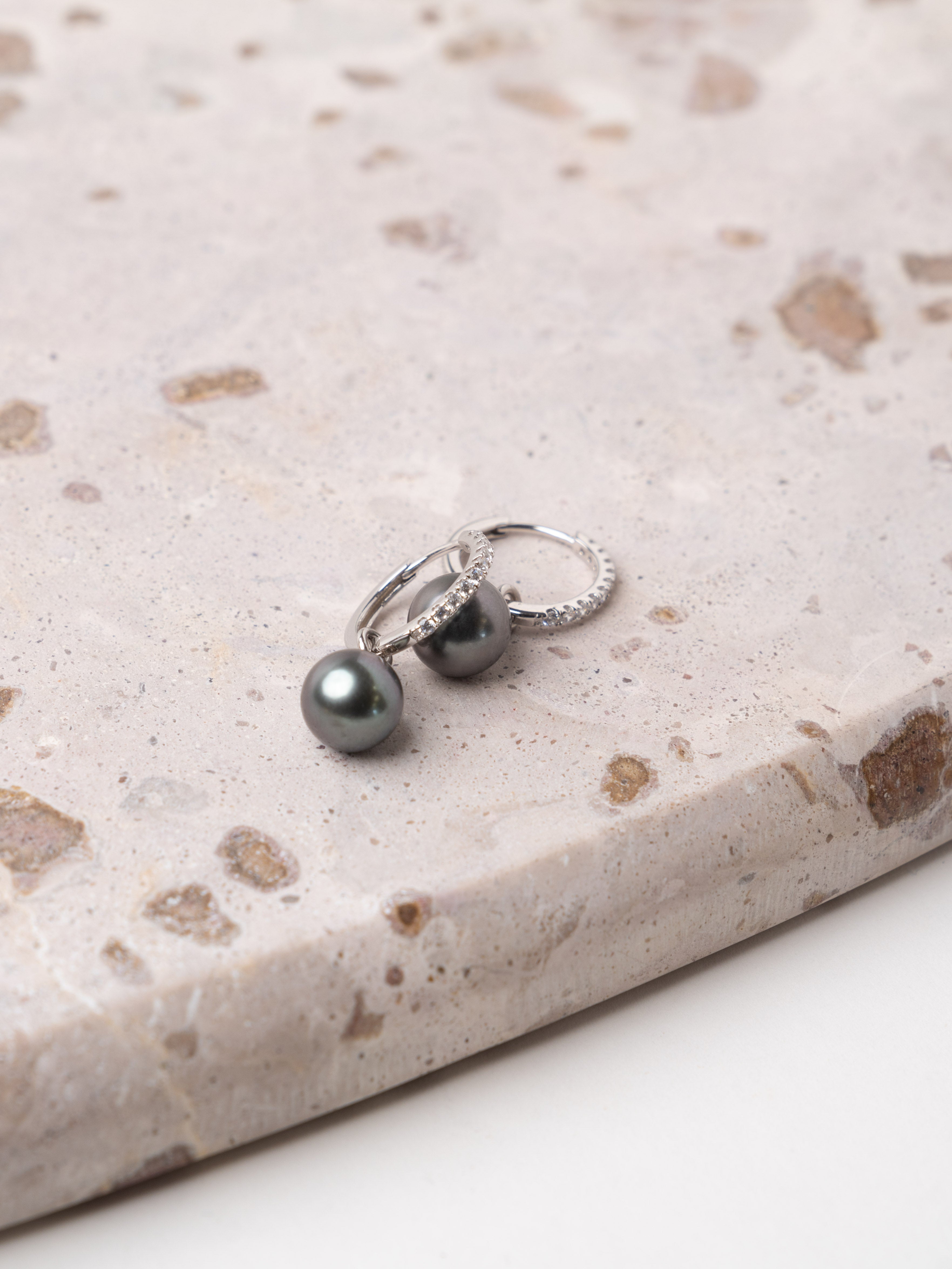 Aros de Plata de Ley de 16 mm con Circonitas y Perla Tahiti Redonda