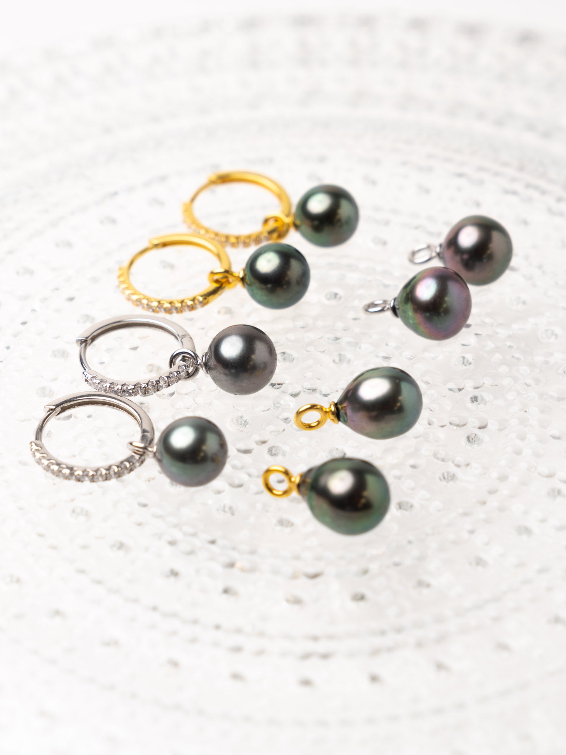 Aros de Oro Vermeil de 16 mm con circonitas y Perla Tahití Barroca