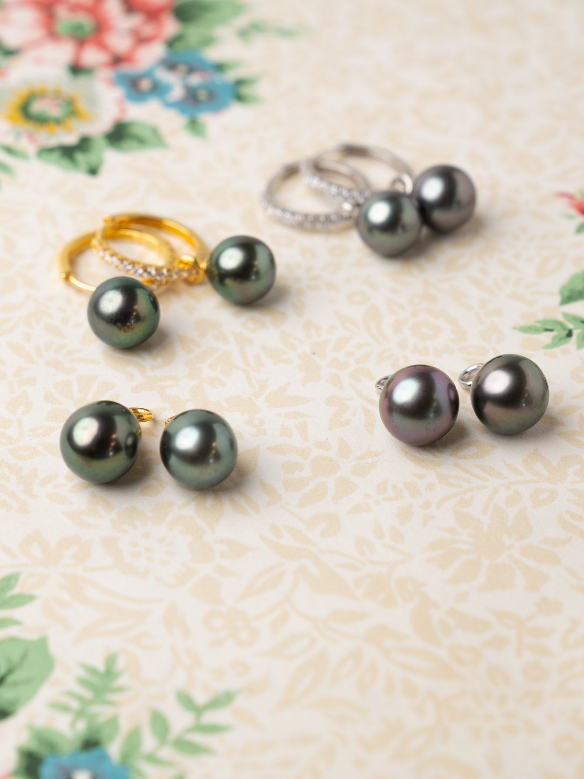 Aros de Plata de Ley de 12 mm con Circonitas y Perla Tahiti Barroca