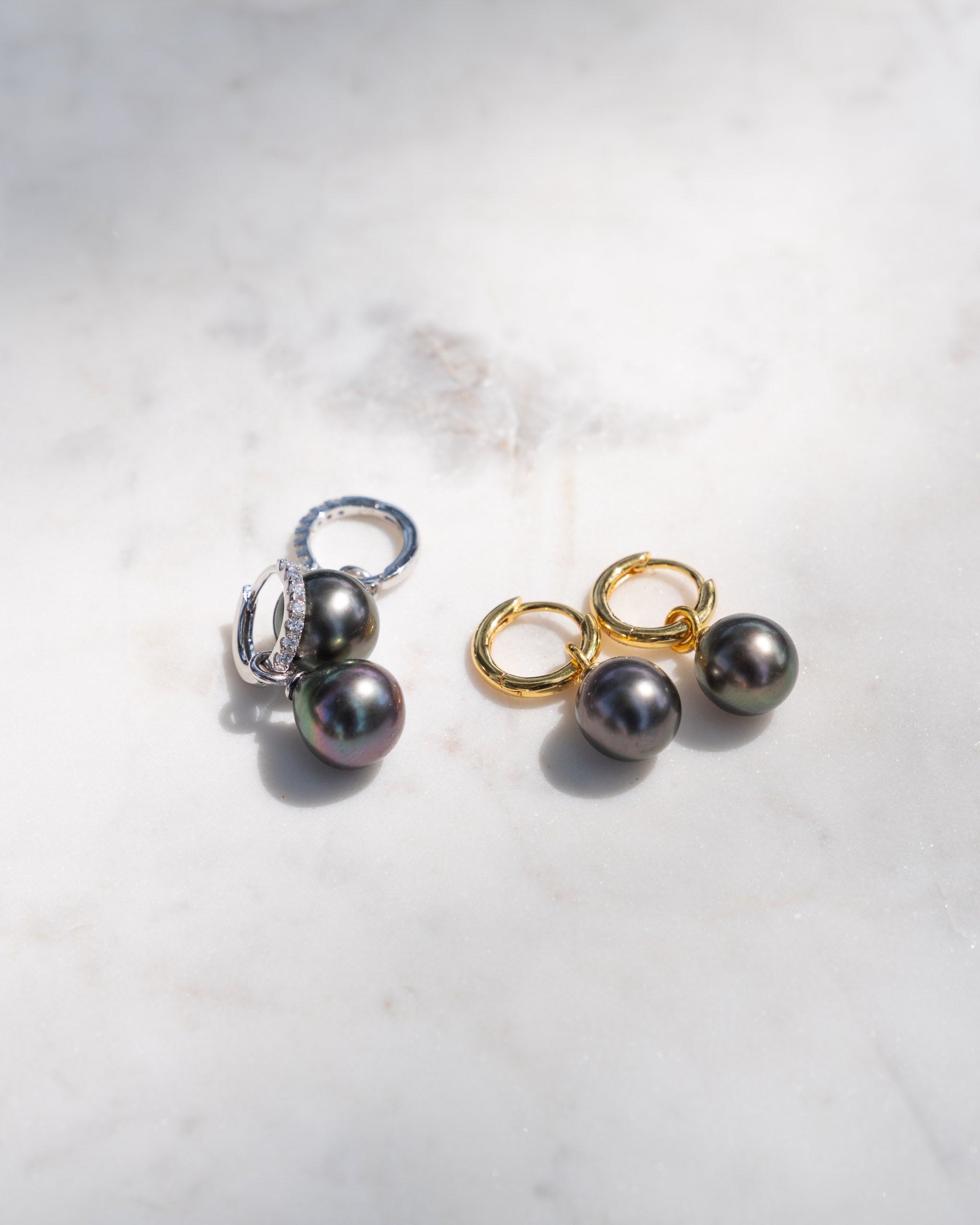 Aros de Plata de Ley de 12 mm con Circonitas y Perla Tahiti Barroca