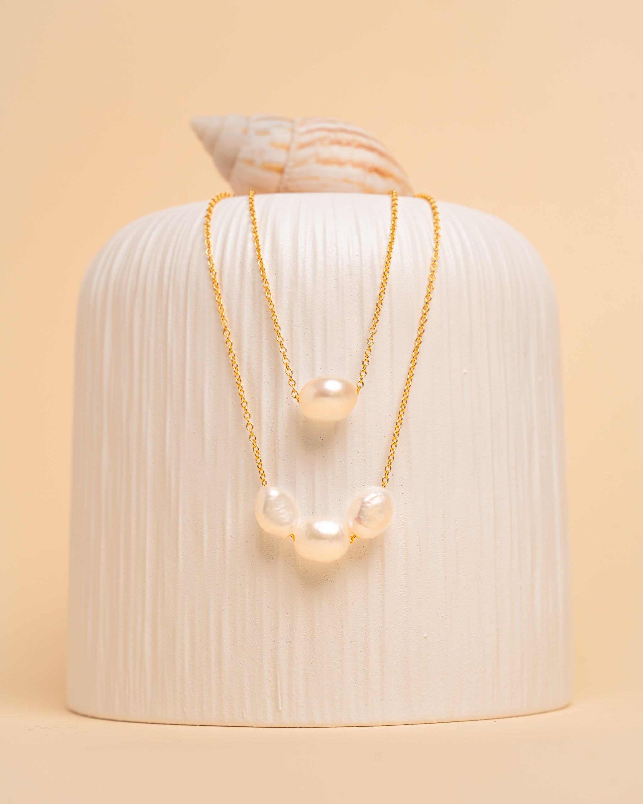 Colgante Tres Perlas de Agua Dulce Barrocas de 8-9 y 9-10 mm y Plata de ley Bañada en Oro 18 K Secret & You