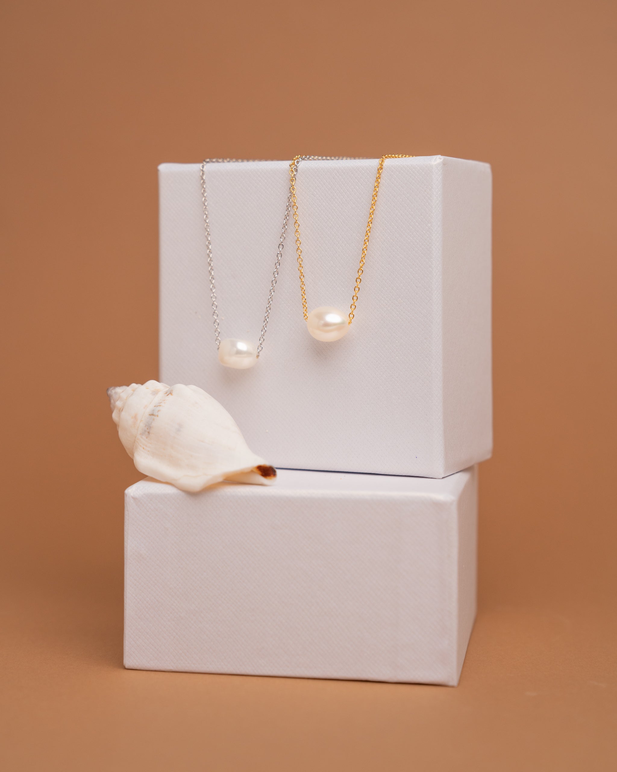 Colgante Perla de Agua Dulce Barroca de 10 - 11 mm y Plata de ley Bañada en oro 18 K Secret & You