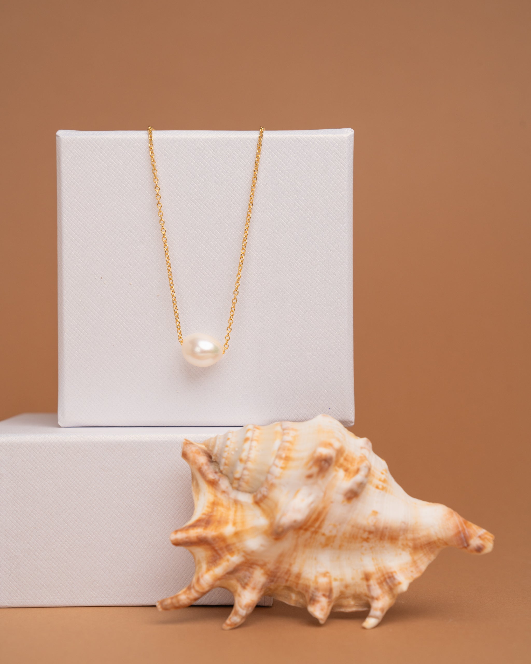 Colgante Perla de Agua Dulce Barroca de 10 - 11 mm y Plata de ley Bañada en oro 18 K Secret & You