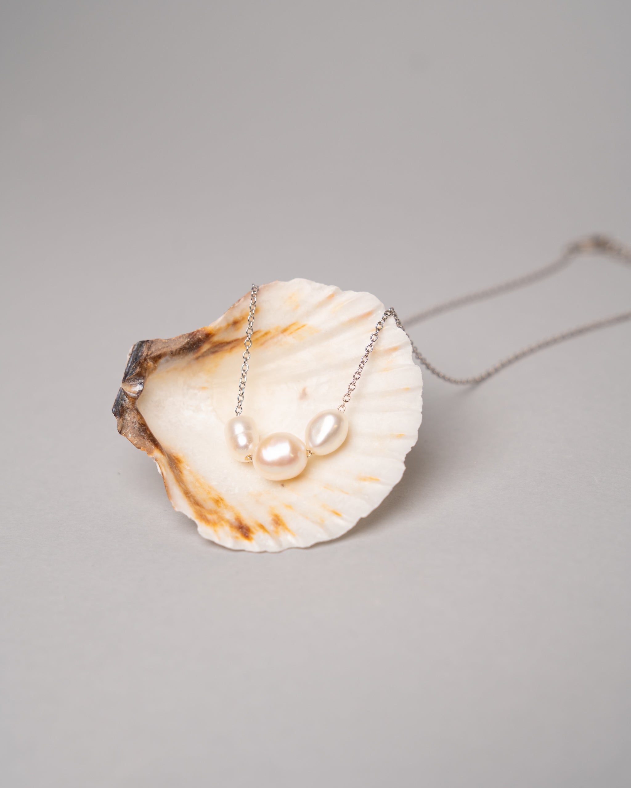 Colgante Tres Perlas de Agua Dulce Barrocas de 8-9 y 9-10 mm y Plata de ley Secret & You