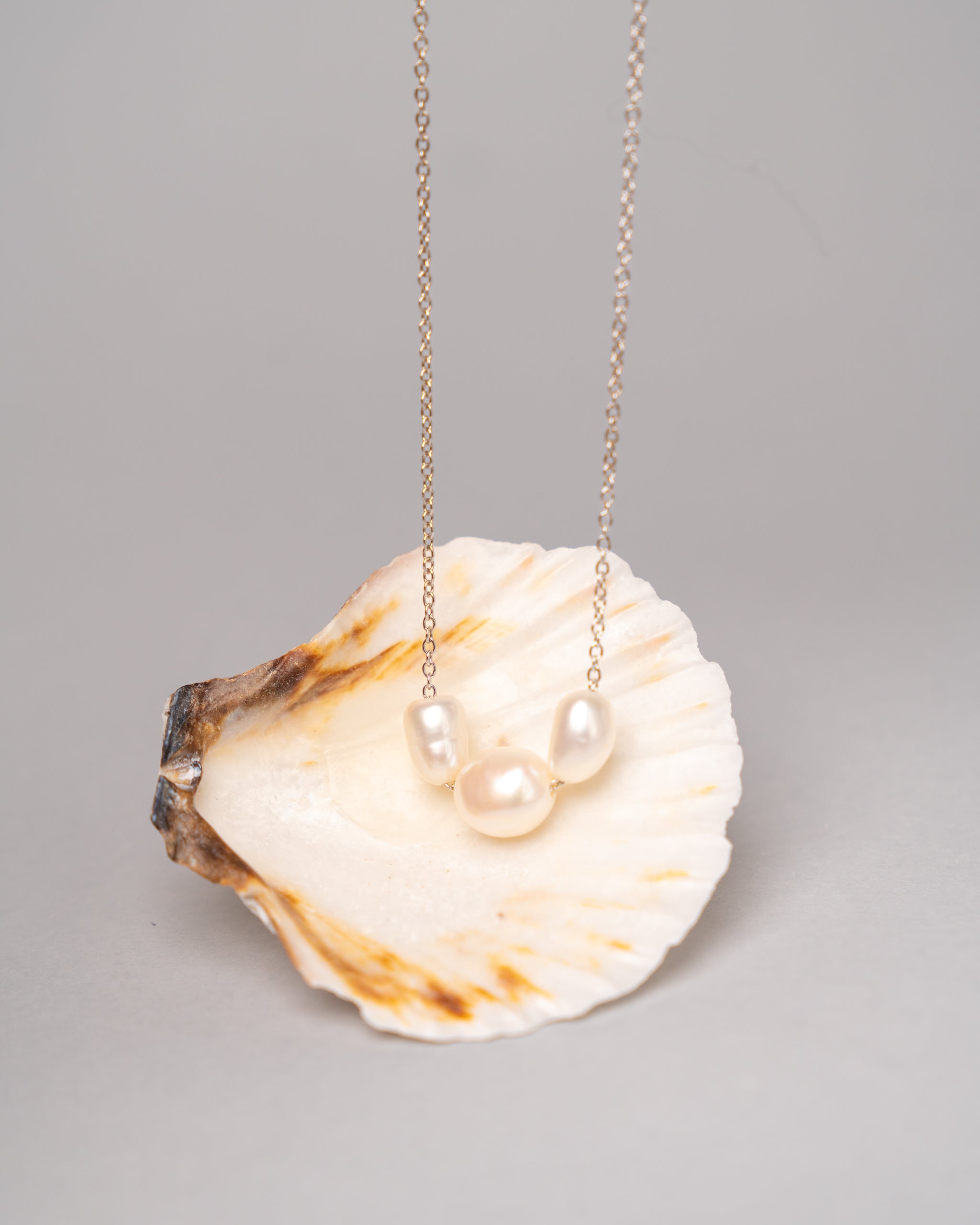 Colgante Tres Perlas de Agua Dulce Barrocas de 8-9 y 9-10 mm y Plata de ley Secret & You