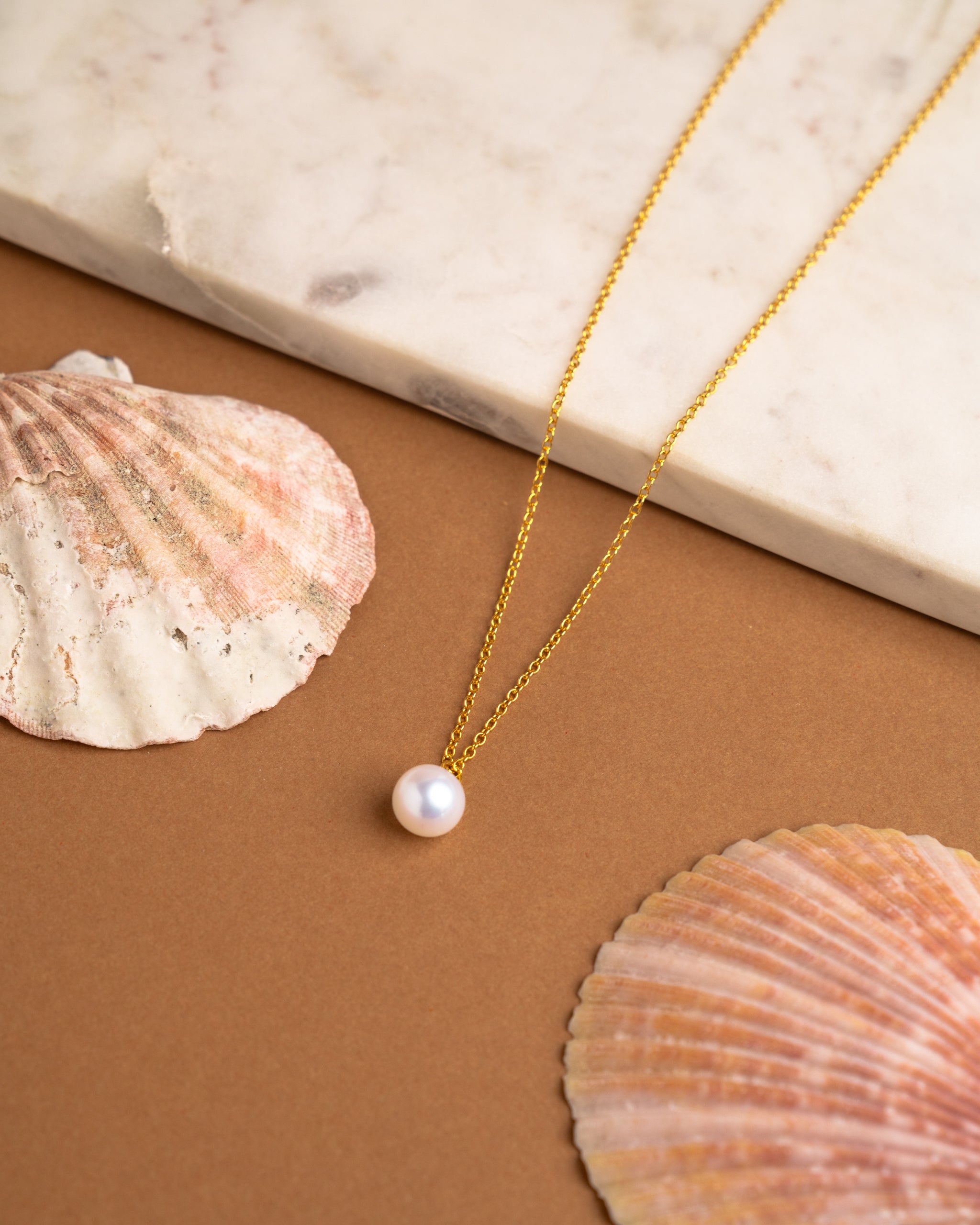 Colgante Perla de Agua Dulce Redonda de 8 - 8,5 mm y Plata de ley Bañada en oro 18 K Secret & You