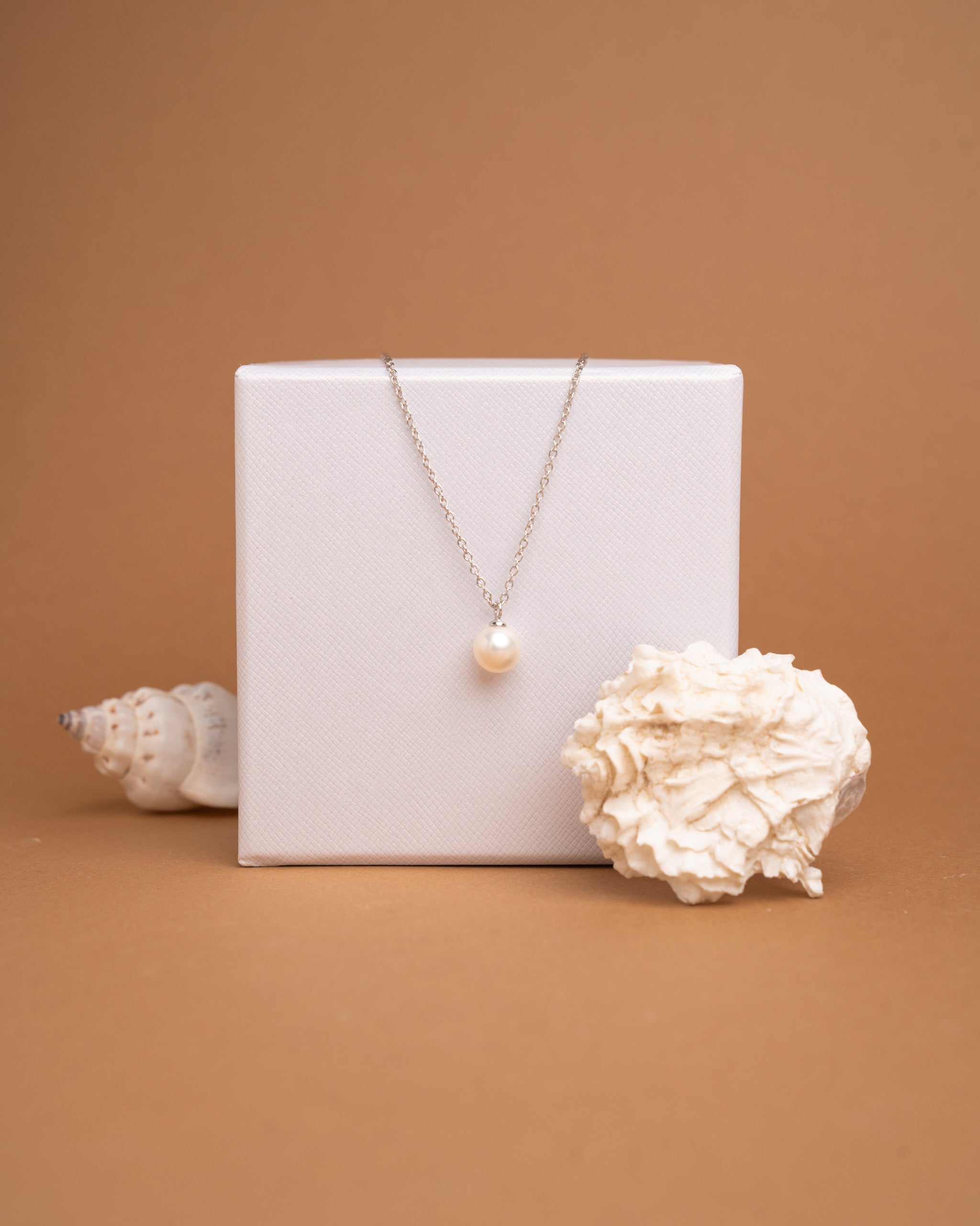 Colgante Perla de Agua Dulce Redonda de 8 - 8,5 mm y Plata de ley Secret & You