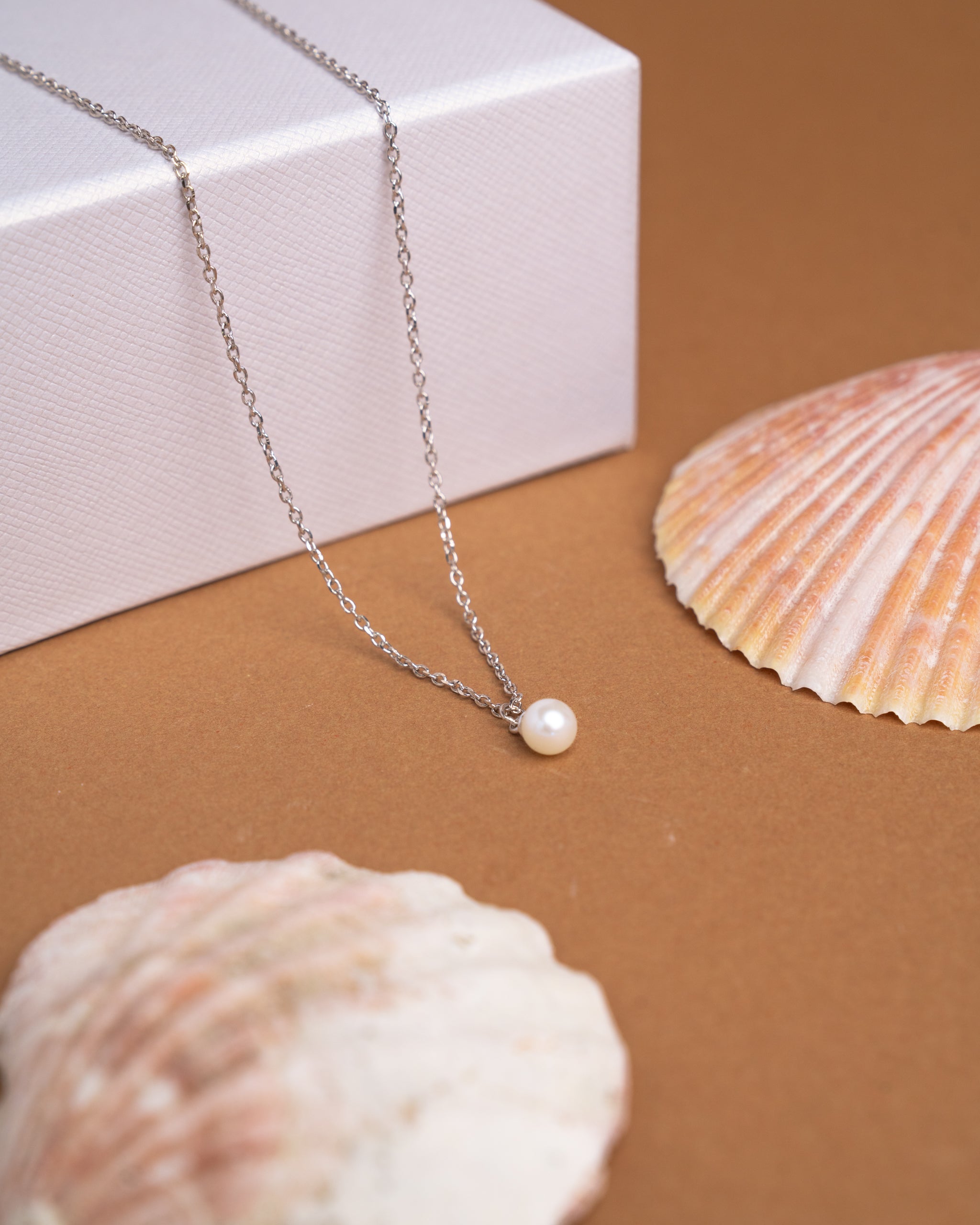 Colgante con Perla de Agua Dulce Redonda 5-5,5 mm y Plata de Ley Secret & You