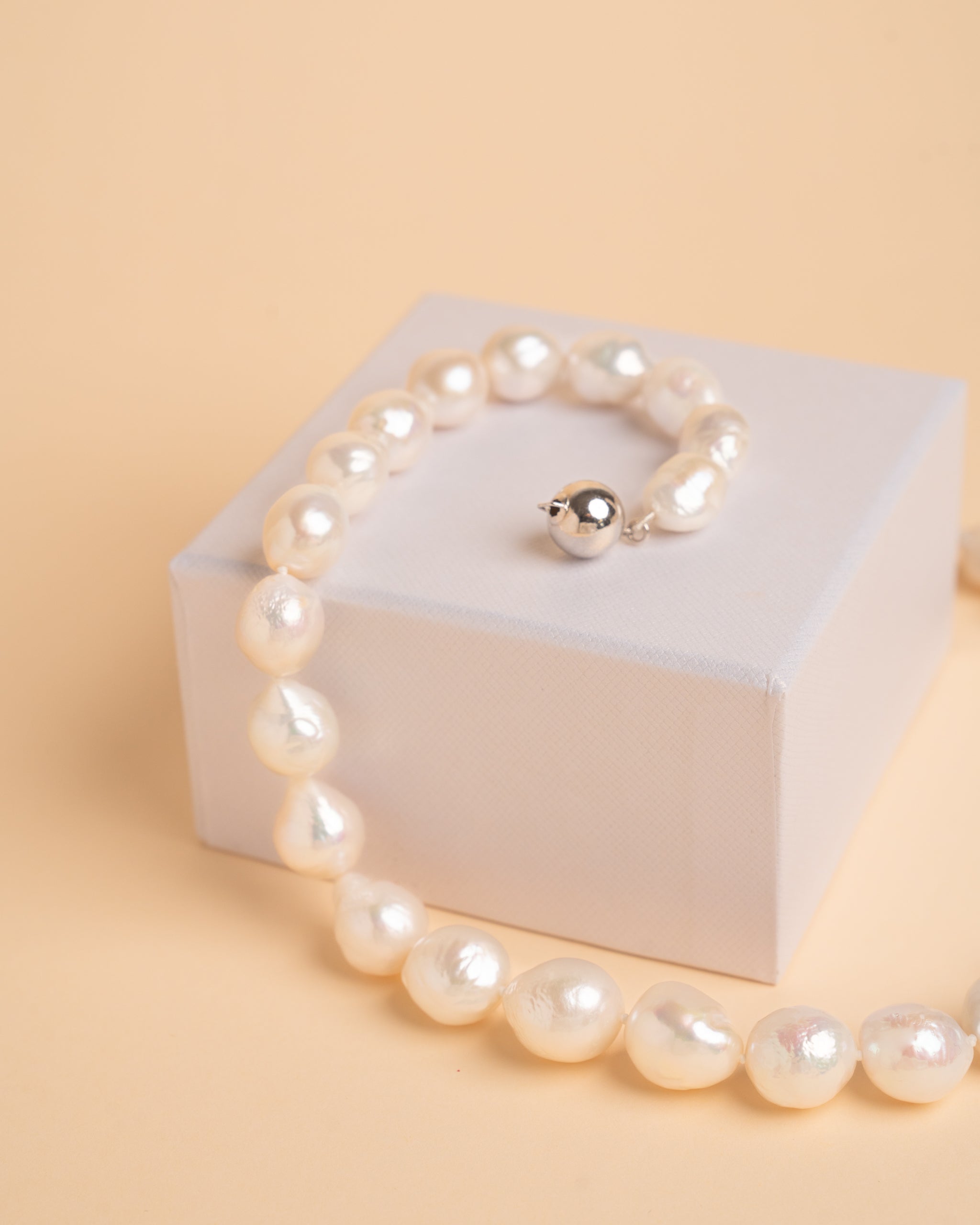 Collar de Perlas Cultivadas de Agua Dulce Semi-Barrocas de 10-14 mm Secret & You