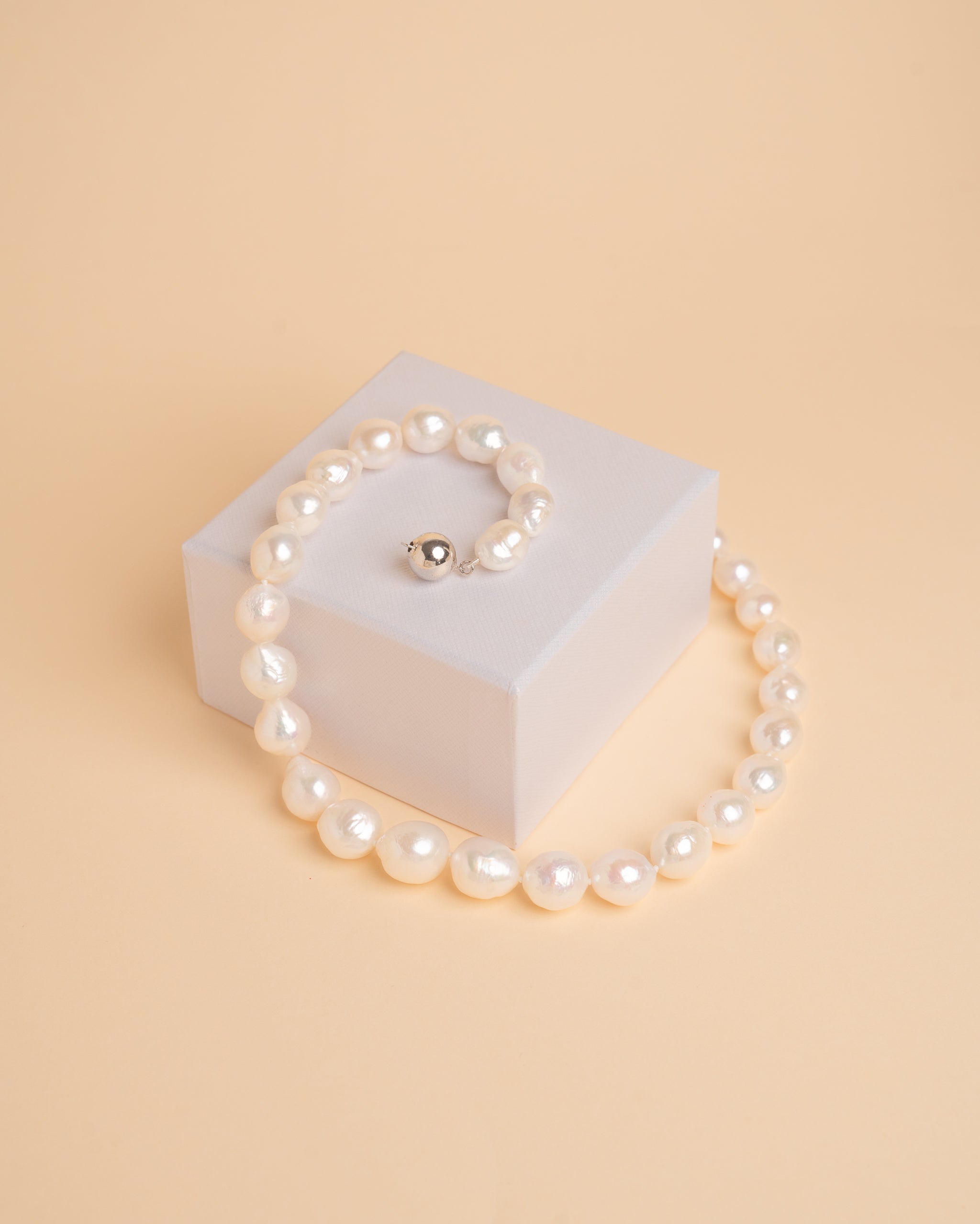 Collar de Perlas Cultivadas de Agua Dulce Semi-Barrocas de 10-14 mm Secret & You